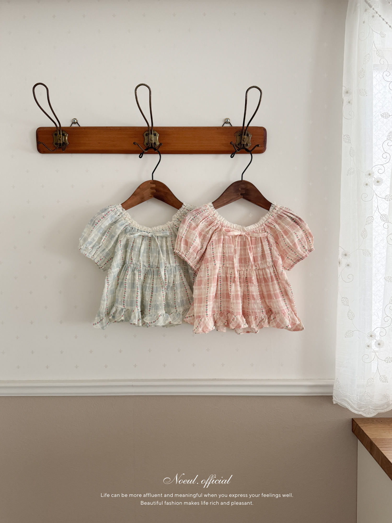 Maybe ribbon puff blouse