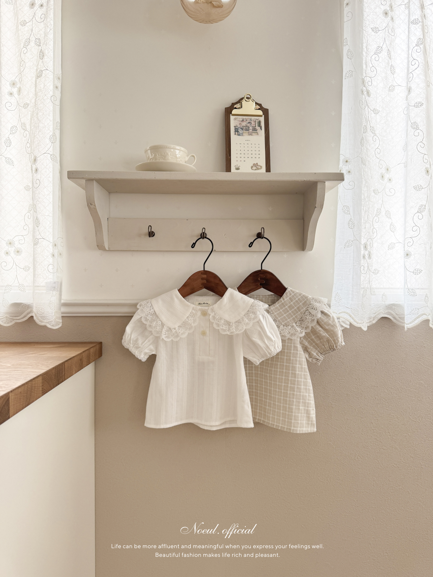 Roan lace collar blouse