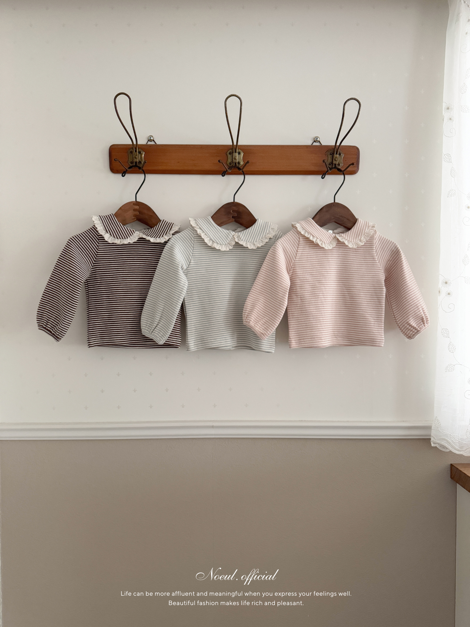 Stripe lace collar tops