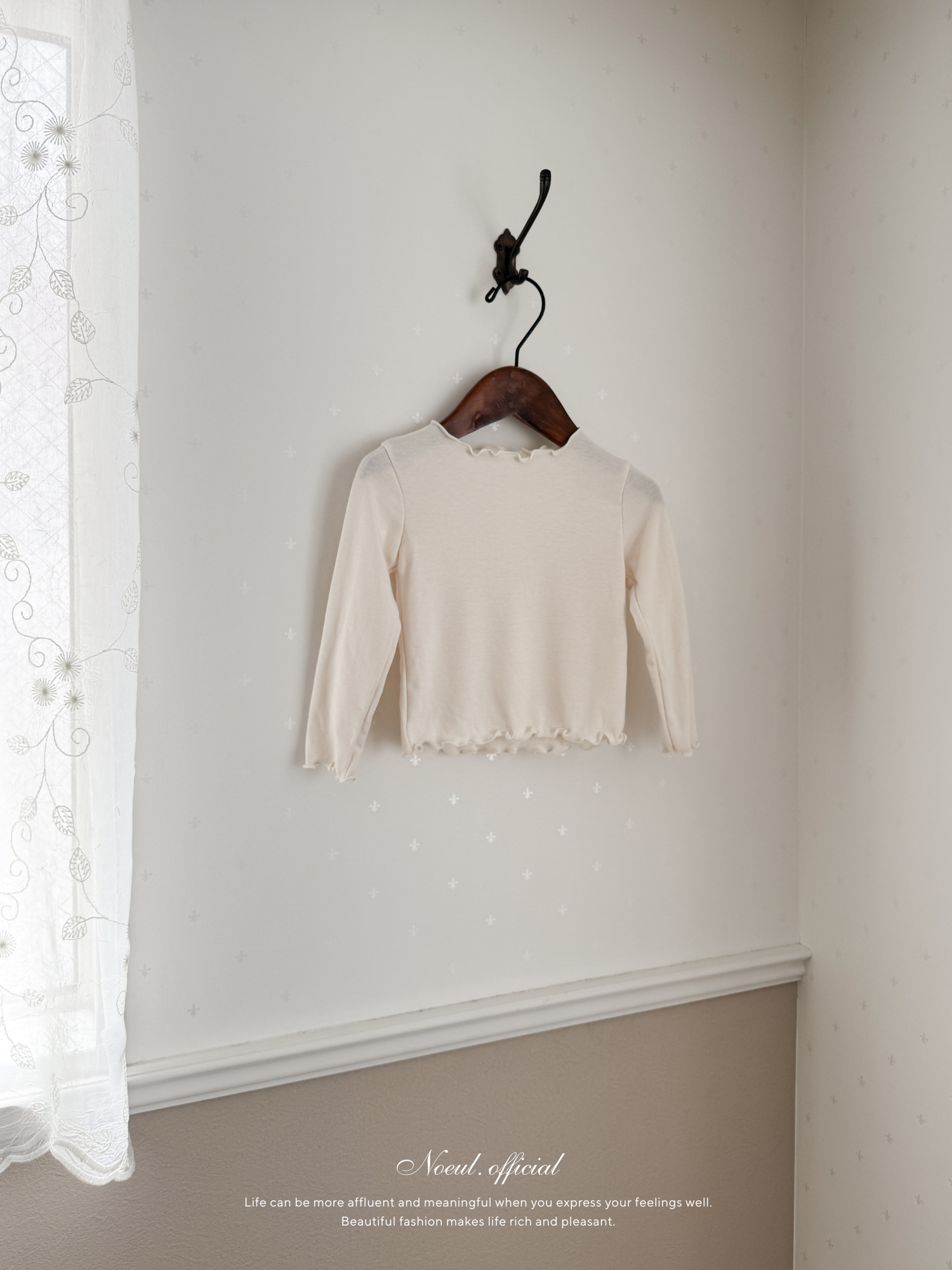Soft mellow neck tee