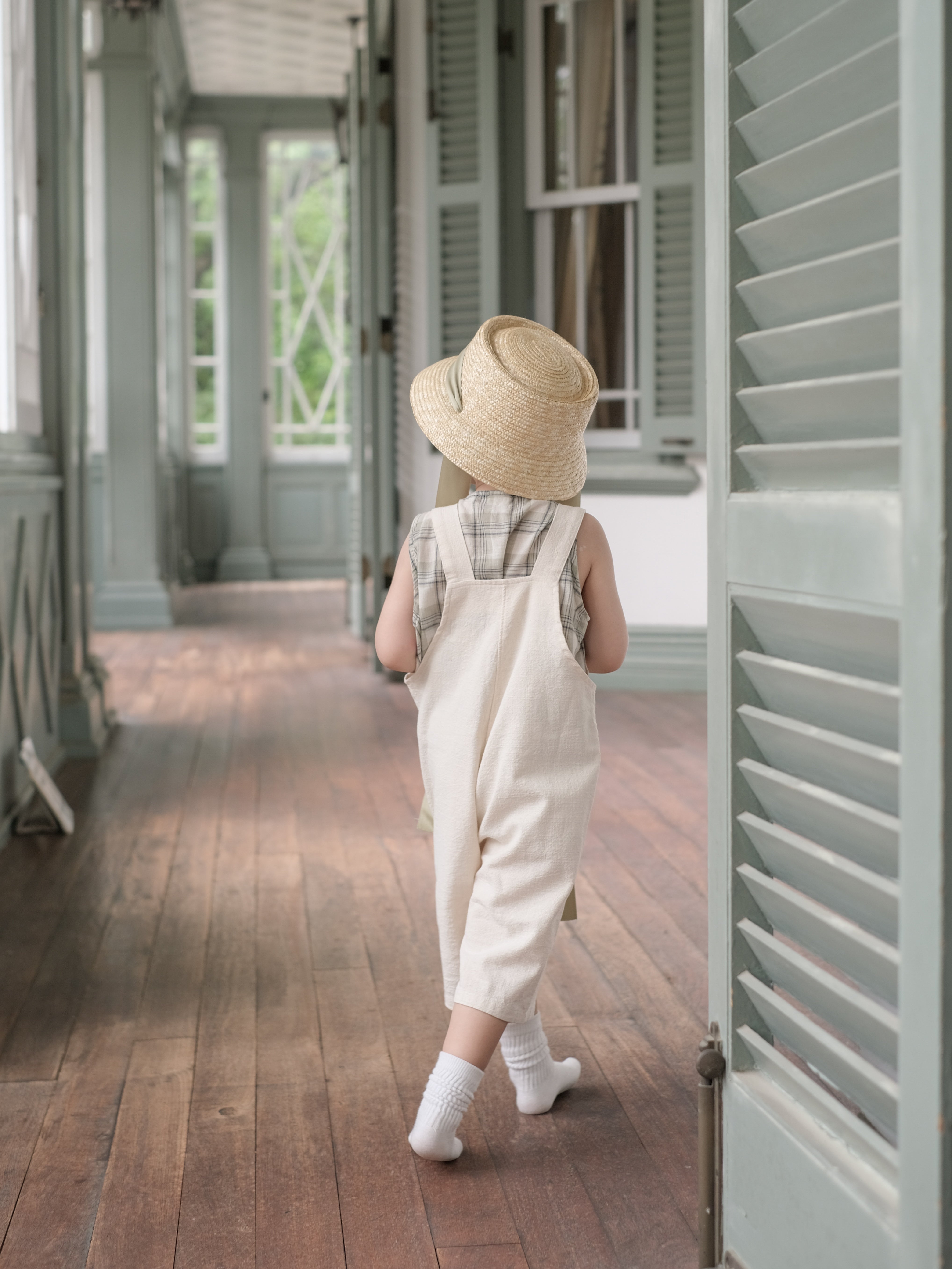 Color ribbon straw hat