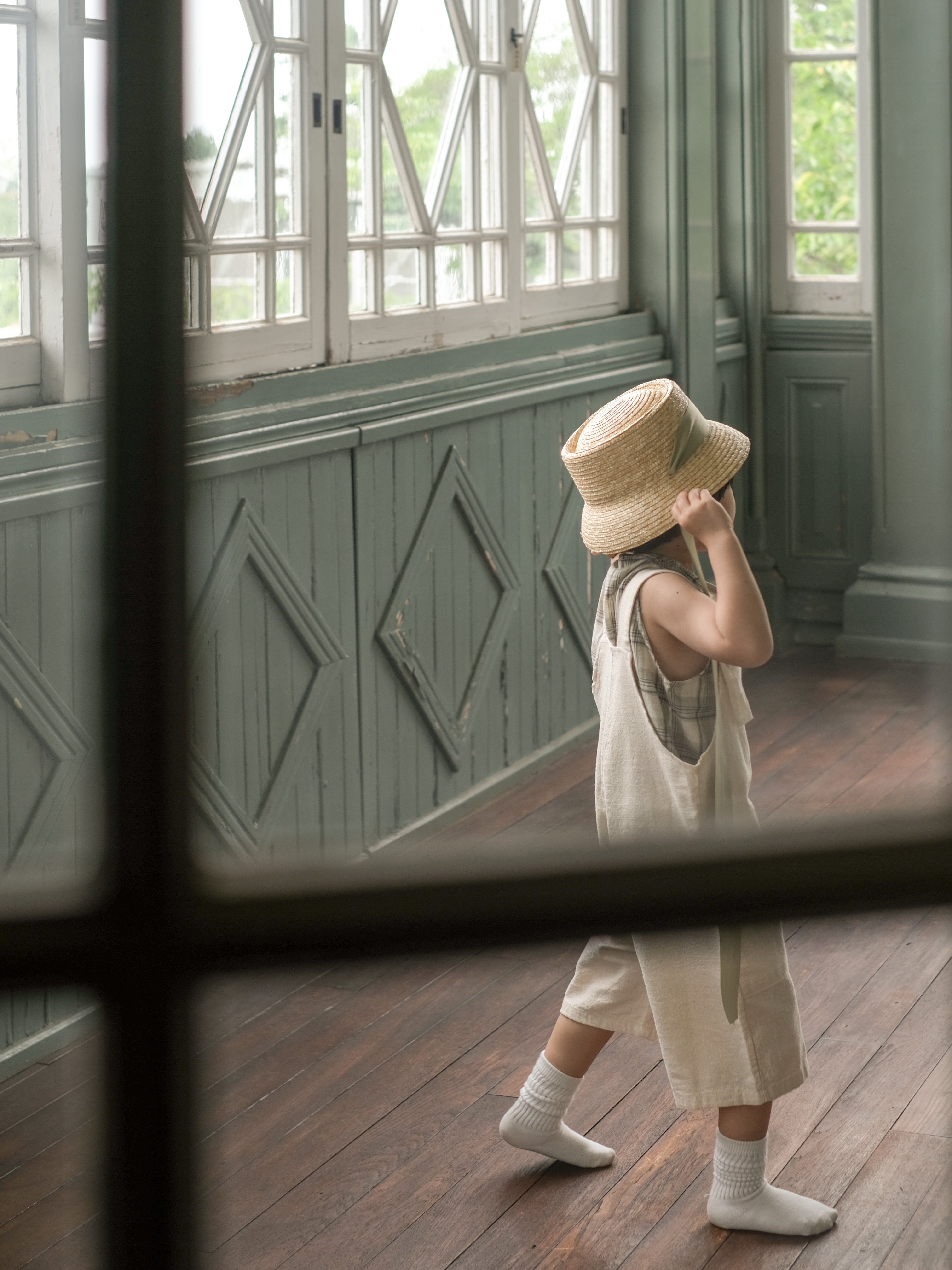 Color ribbon straw hat