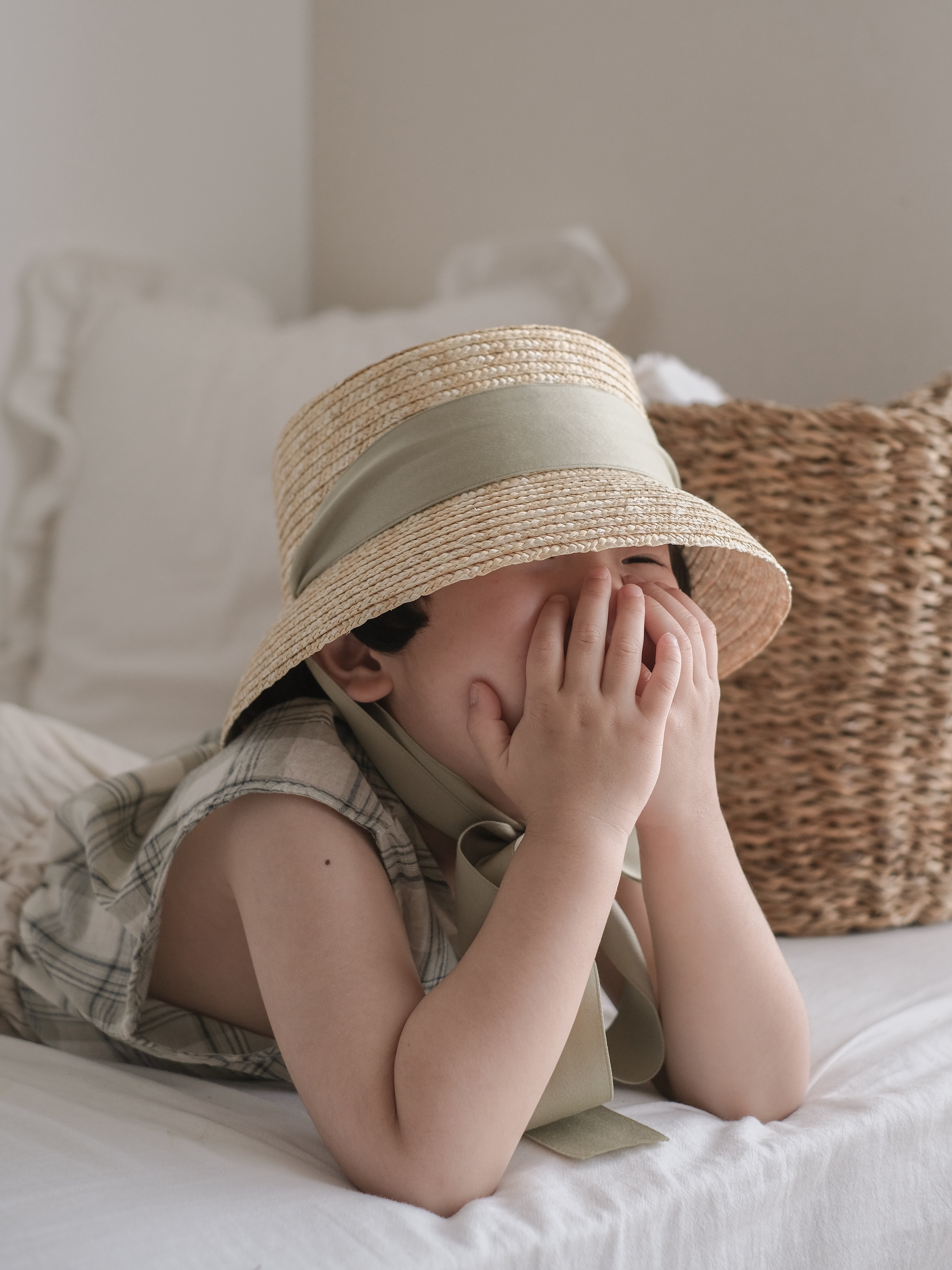 Color ribbon straw hat