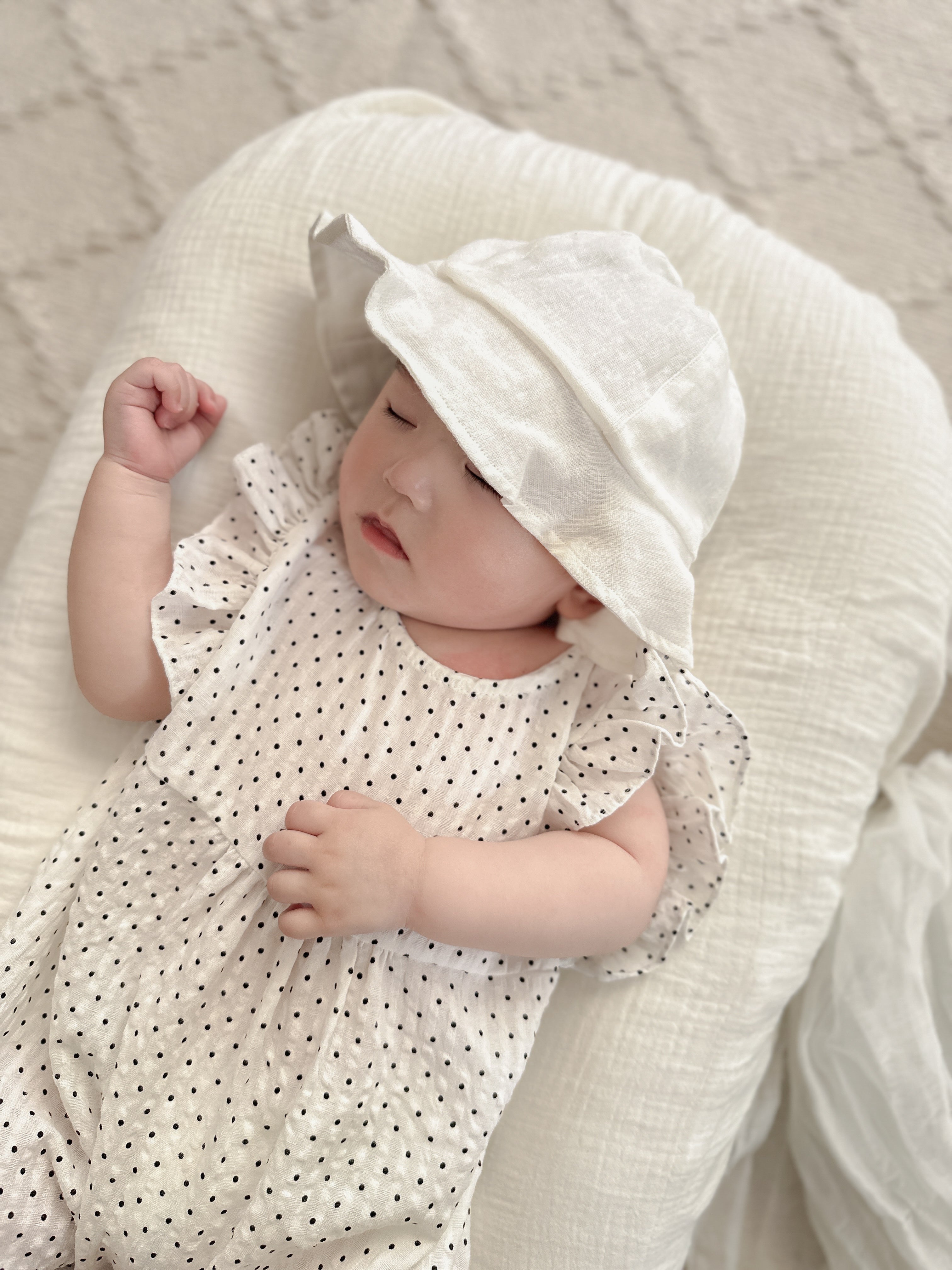 Dot frill suit