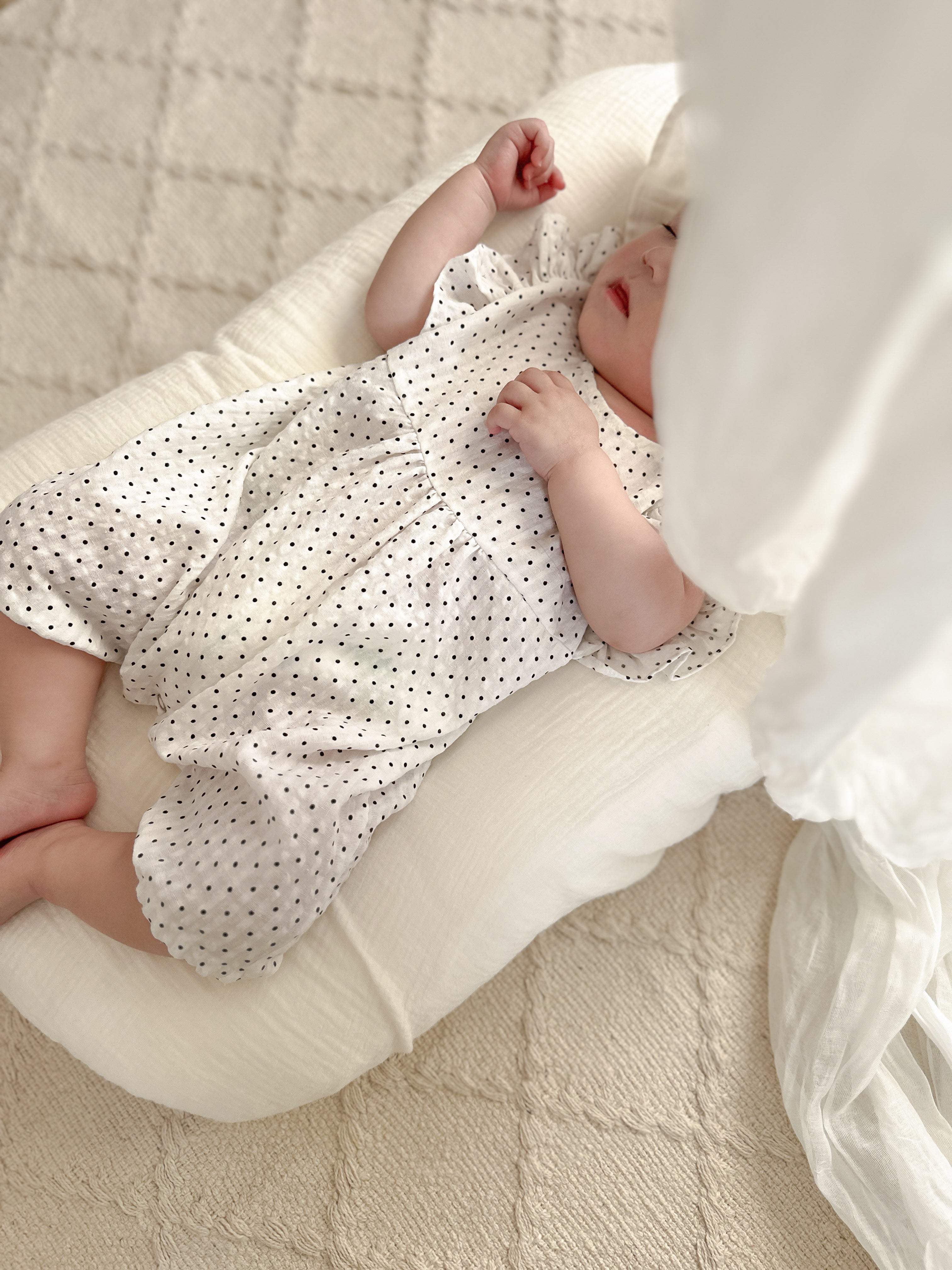 Dot frill suit