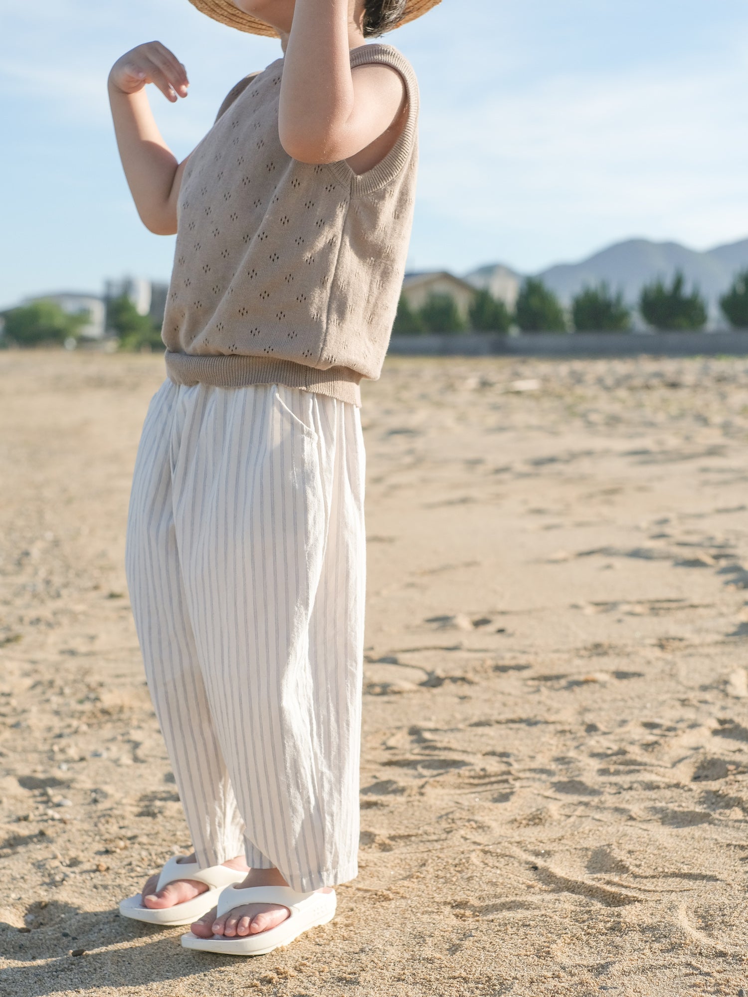 Fraise eyelet knit tops