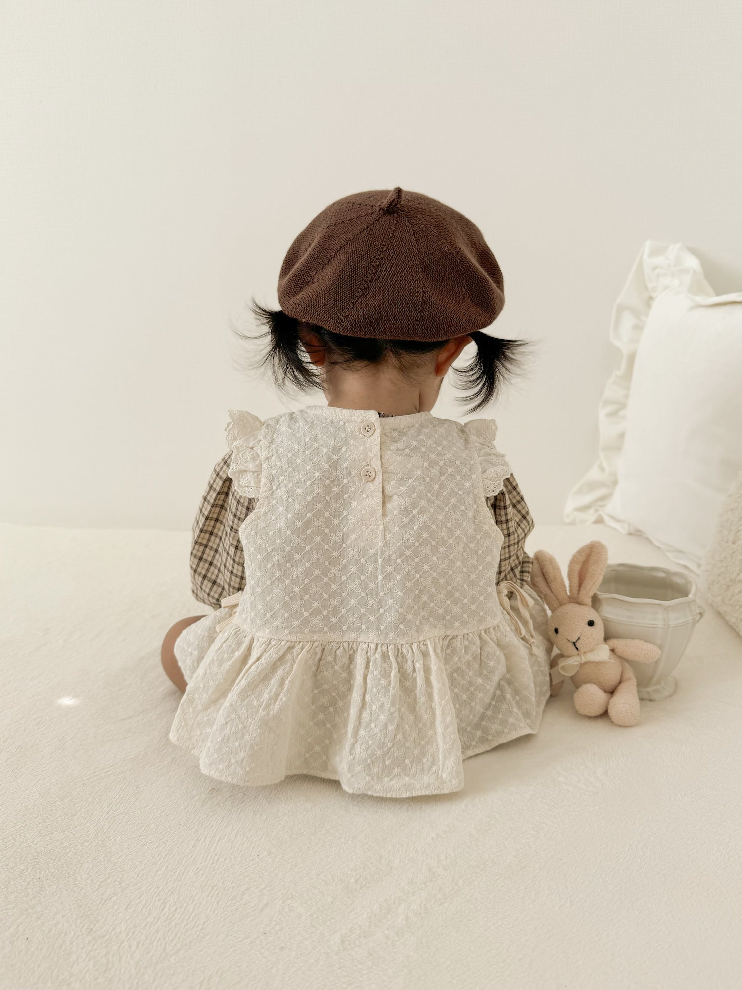 Lace frill bebe vest