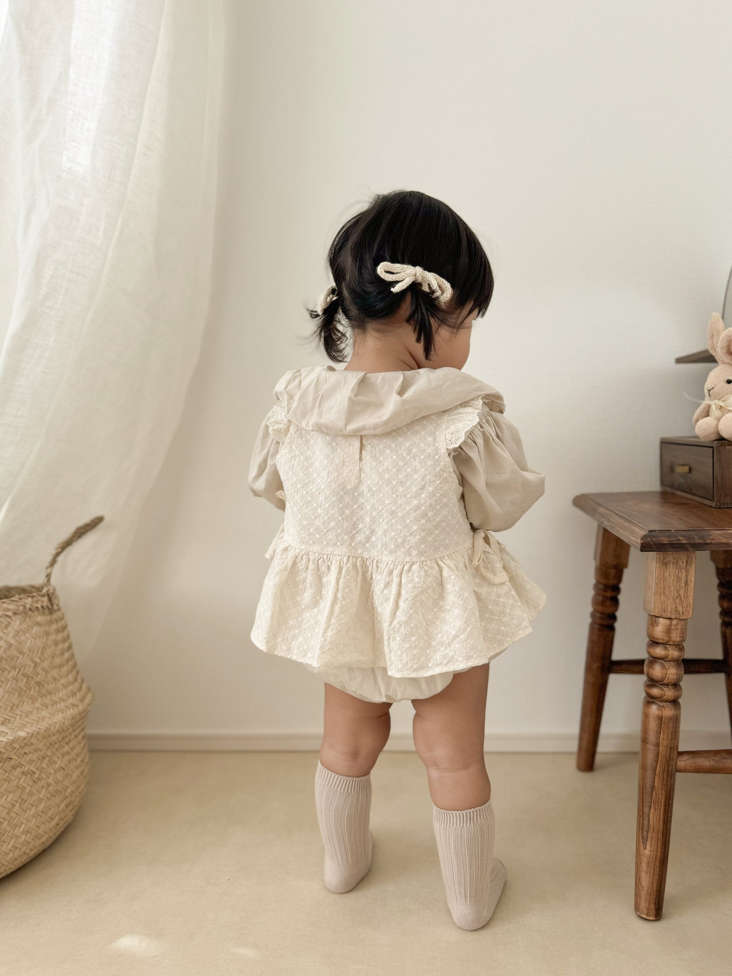 Lace frill bebe vest