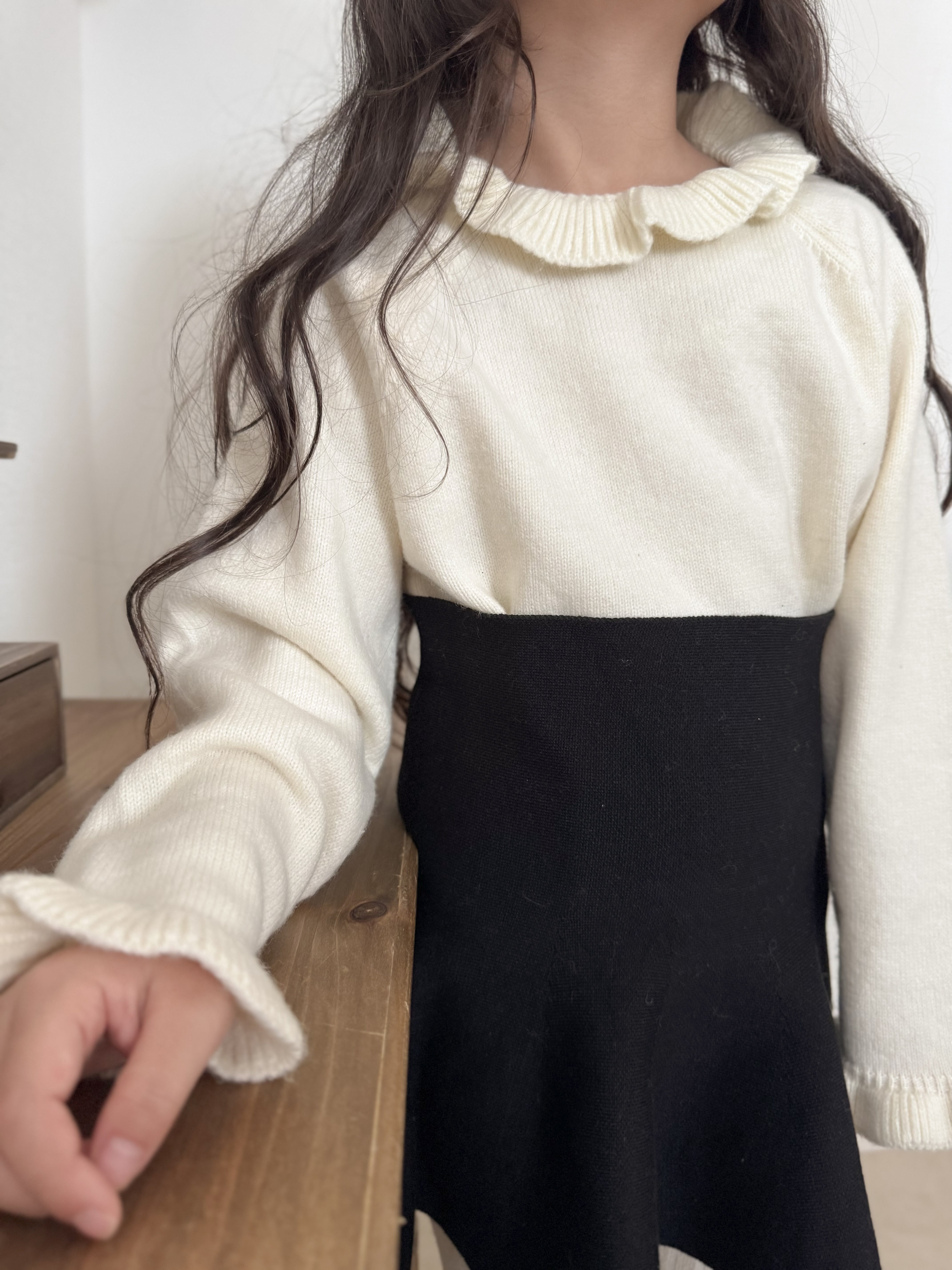 Biscuit frill knit tops