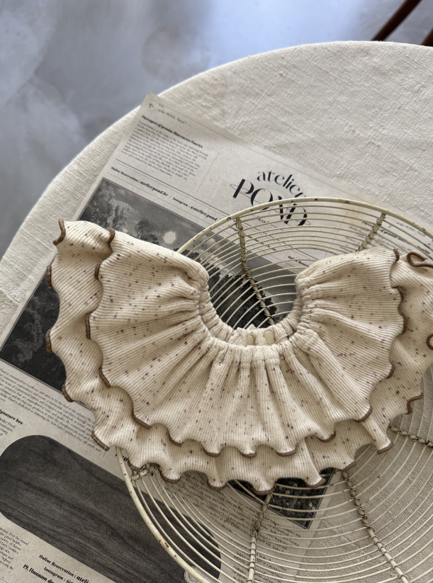 ［peekaboo］Nep frill bib
