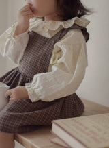 Snow ruffle blouse