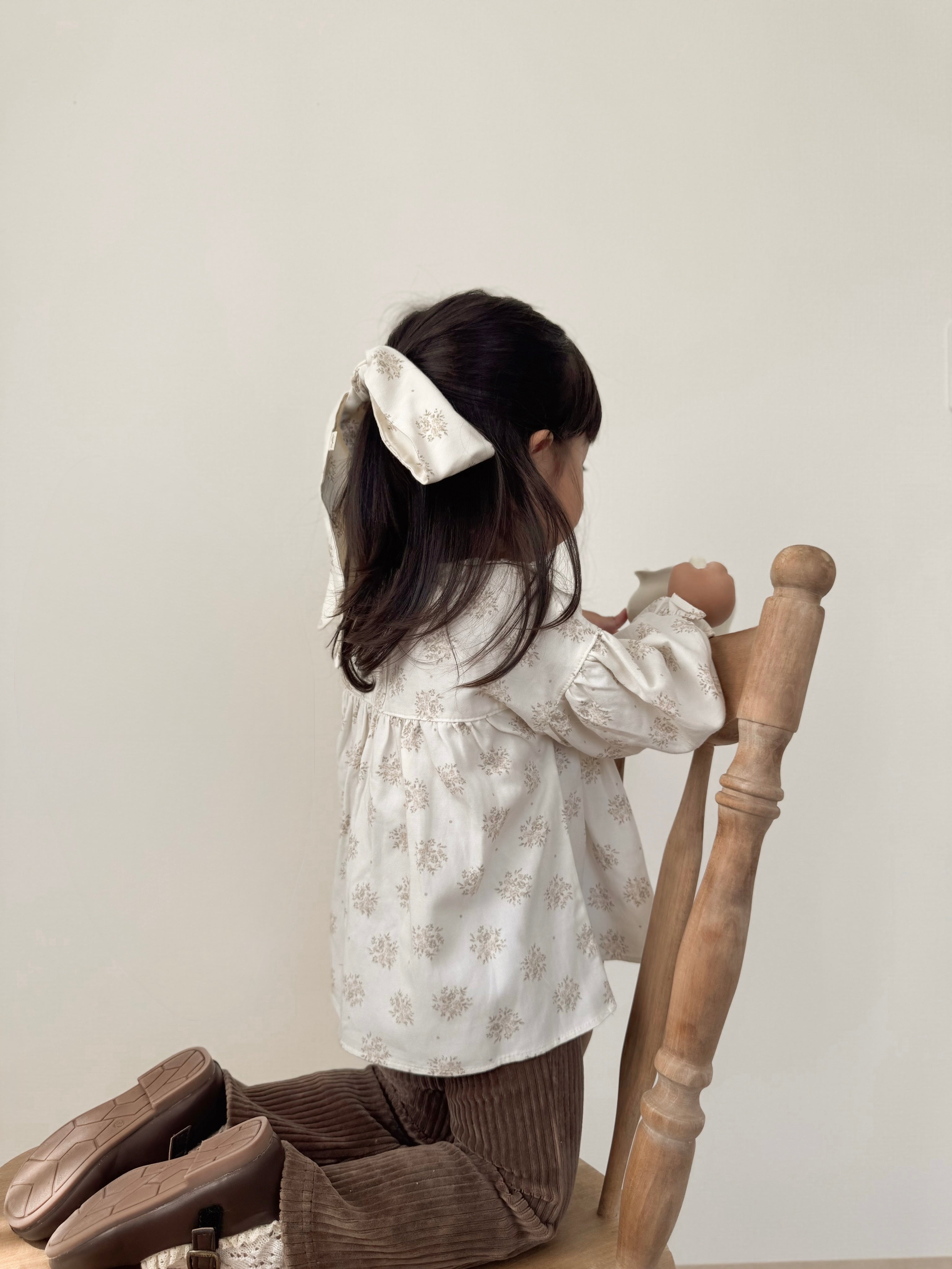 Flower shirring blouse