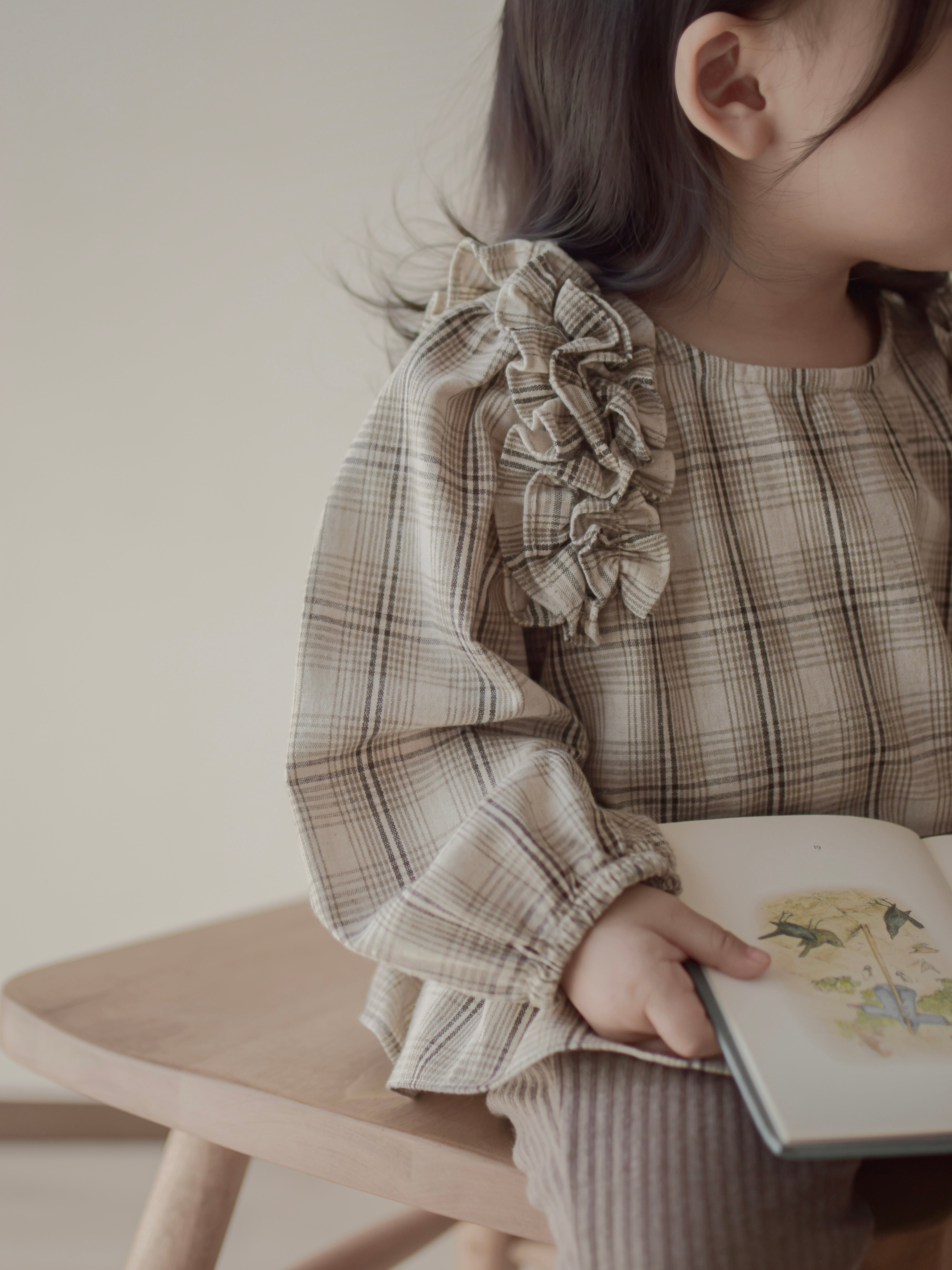 Mono frill blouse