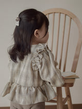 Mono frill blouse