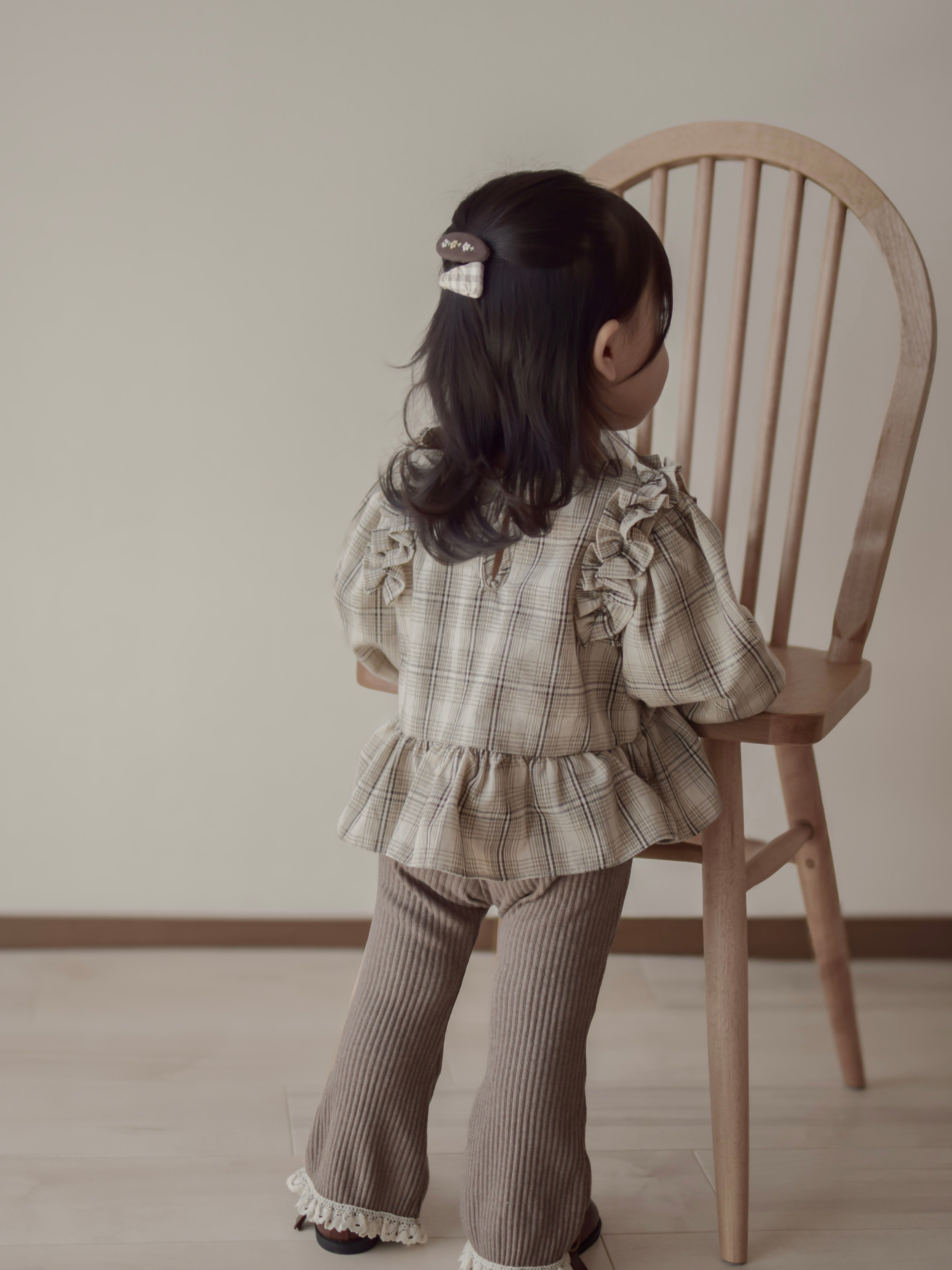Mono frill blouse
