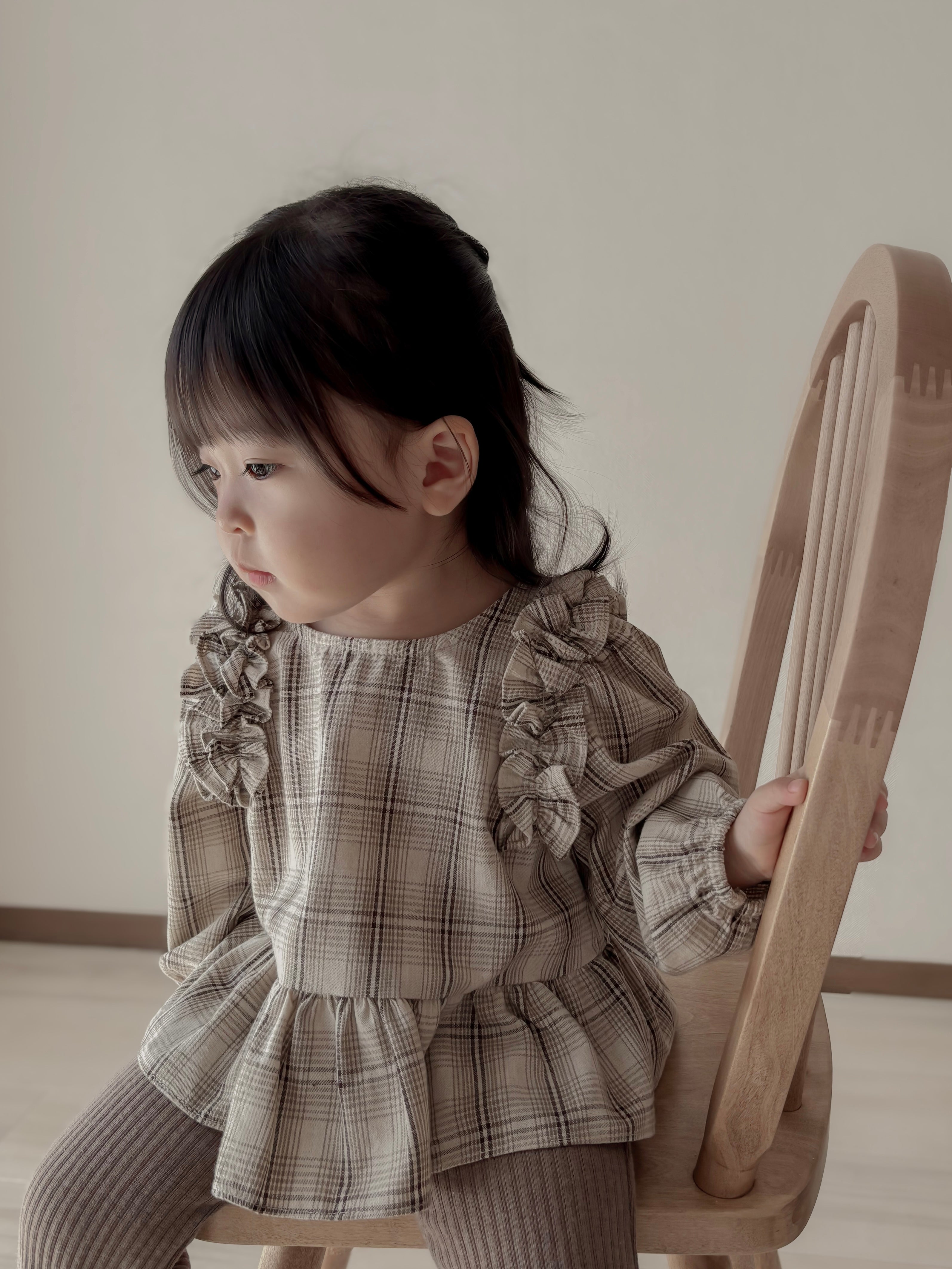 Mono frill blouse