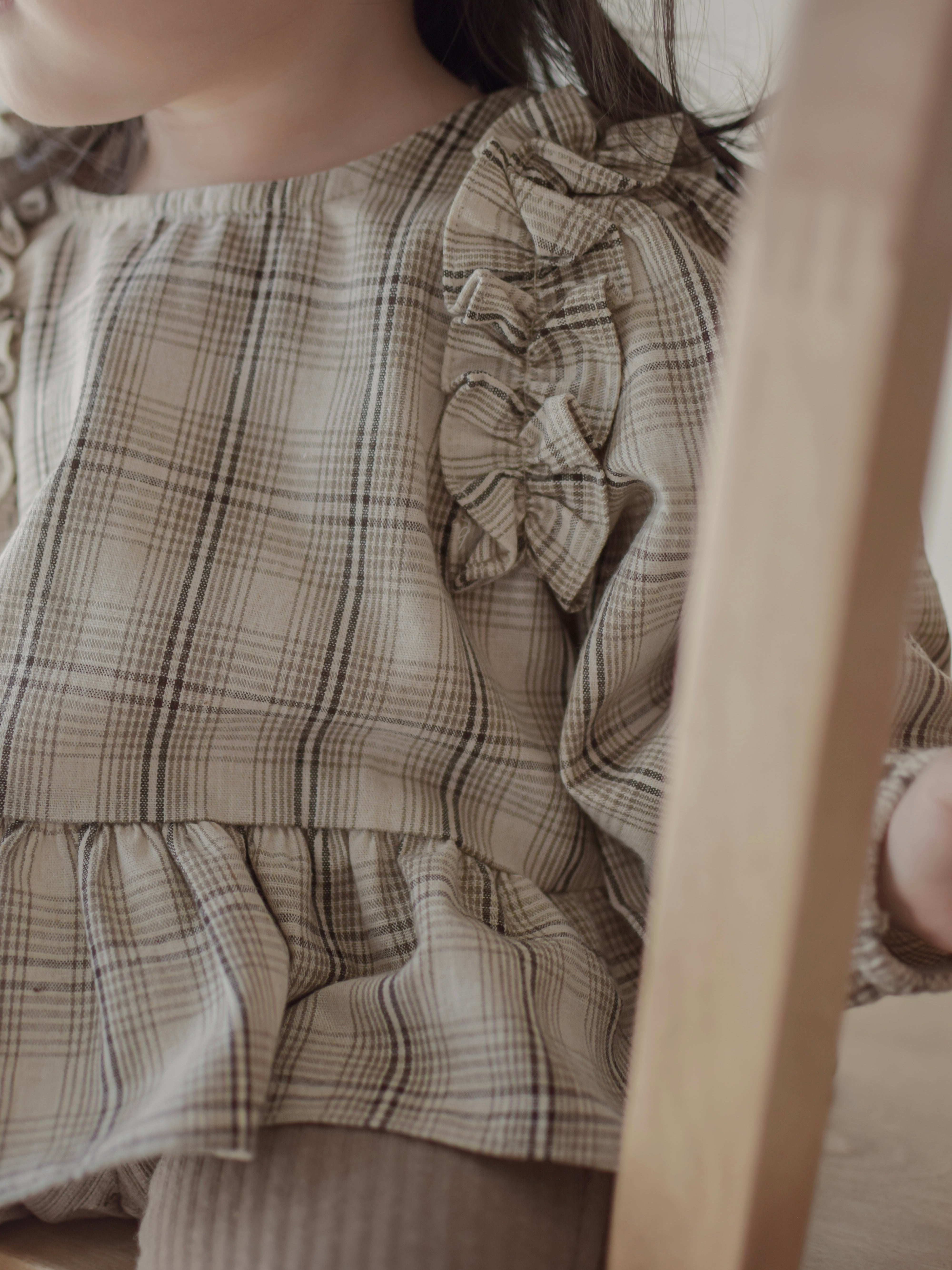 Mono frill blouse