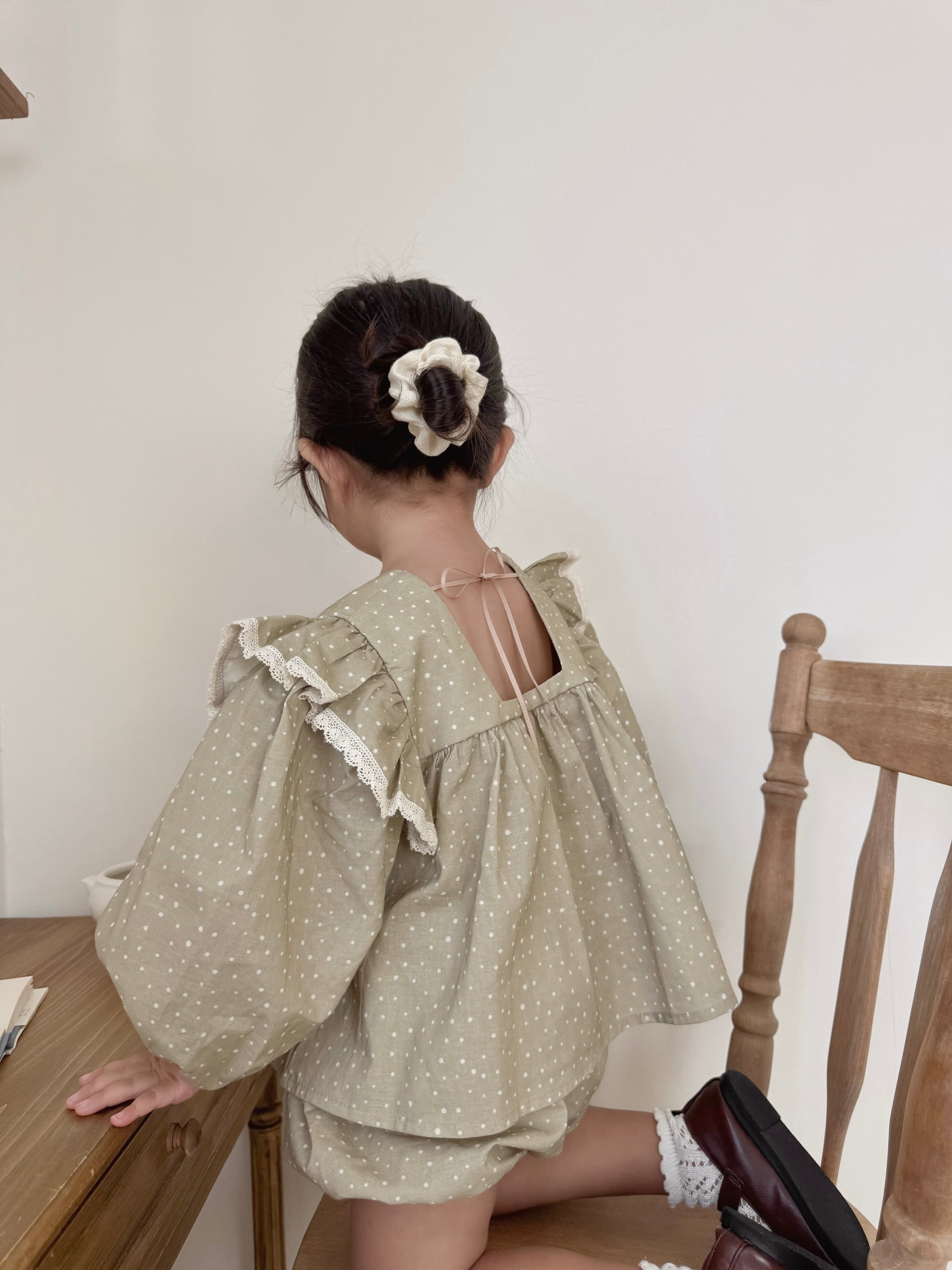 Dot frill blouse & bloomer set