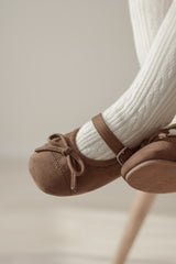 Suede ribbon strap shoes
