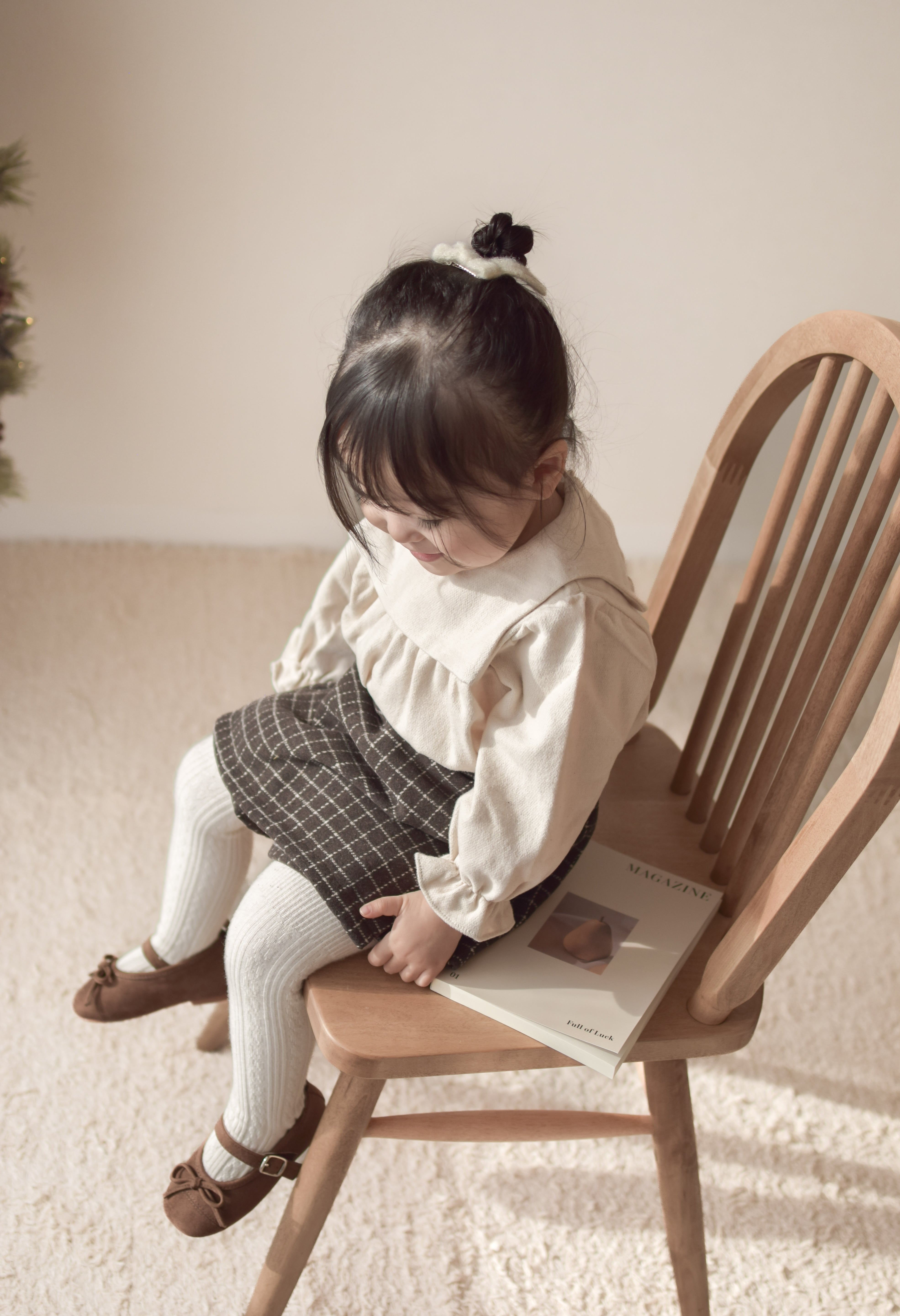 Suede ribbon strap shoes