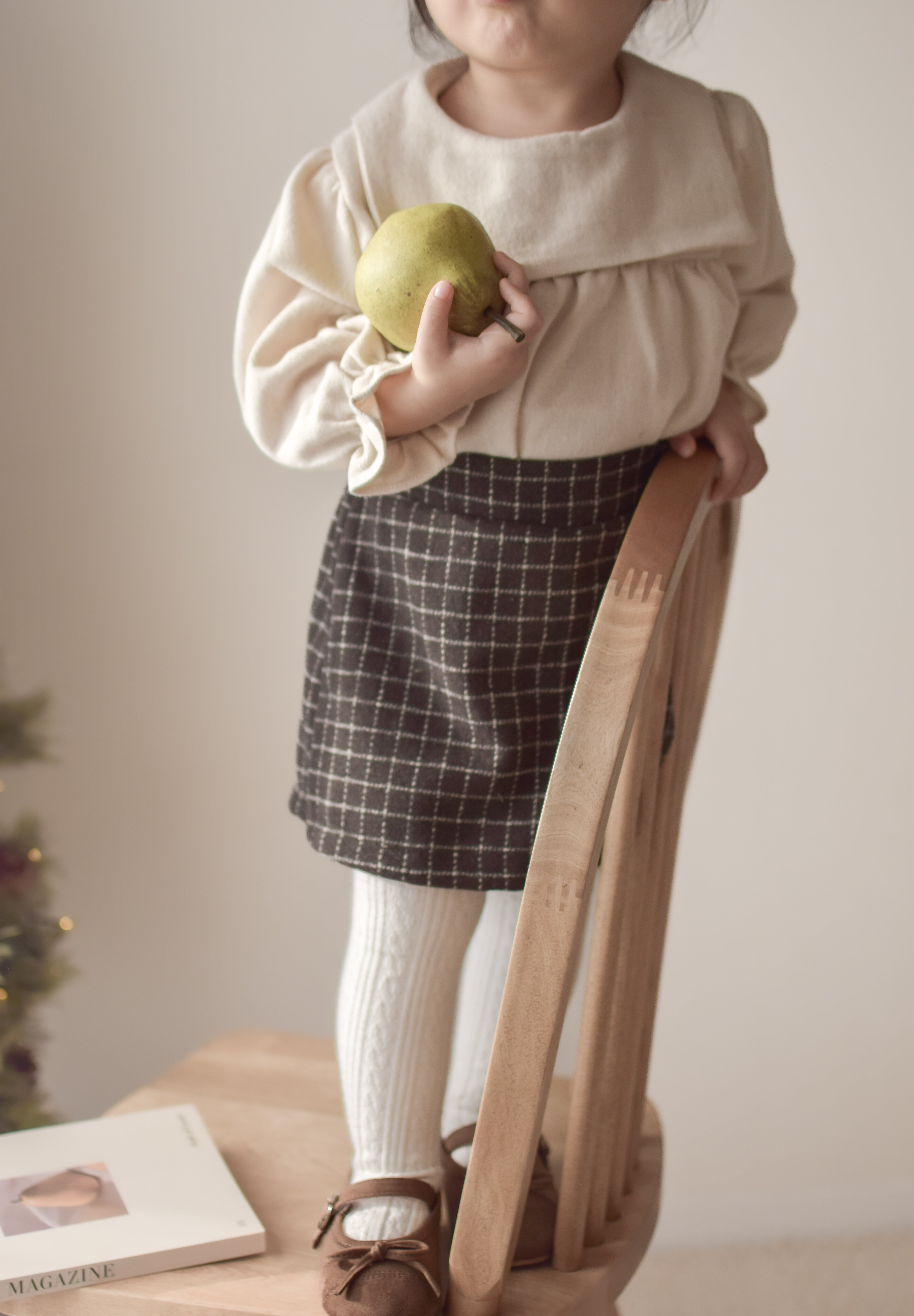 Suede ribbon strap shoes