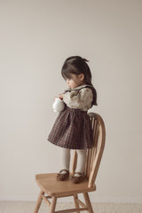 Suede ribbon strap shoes