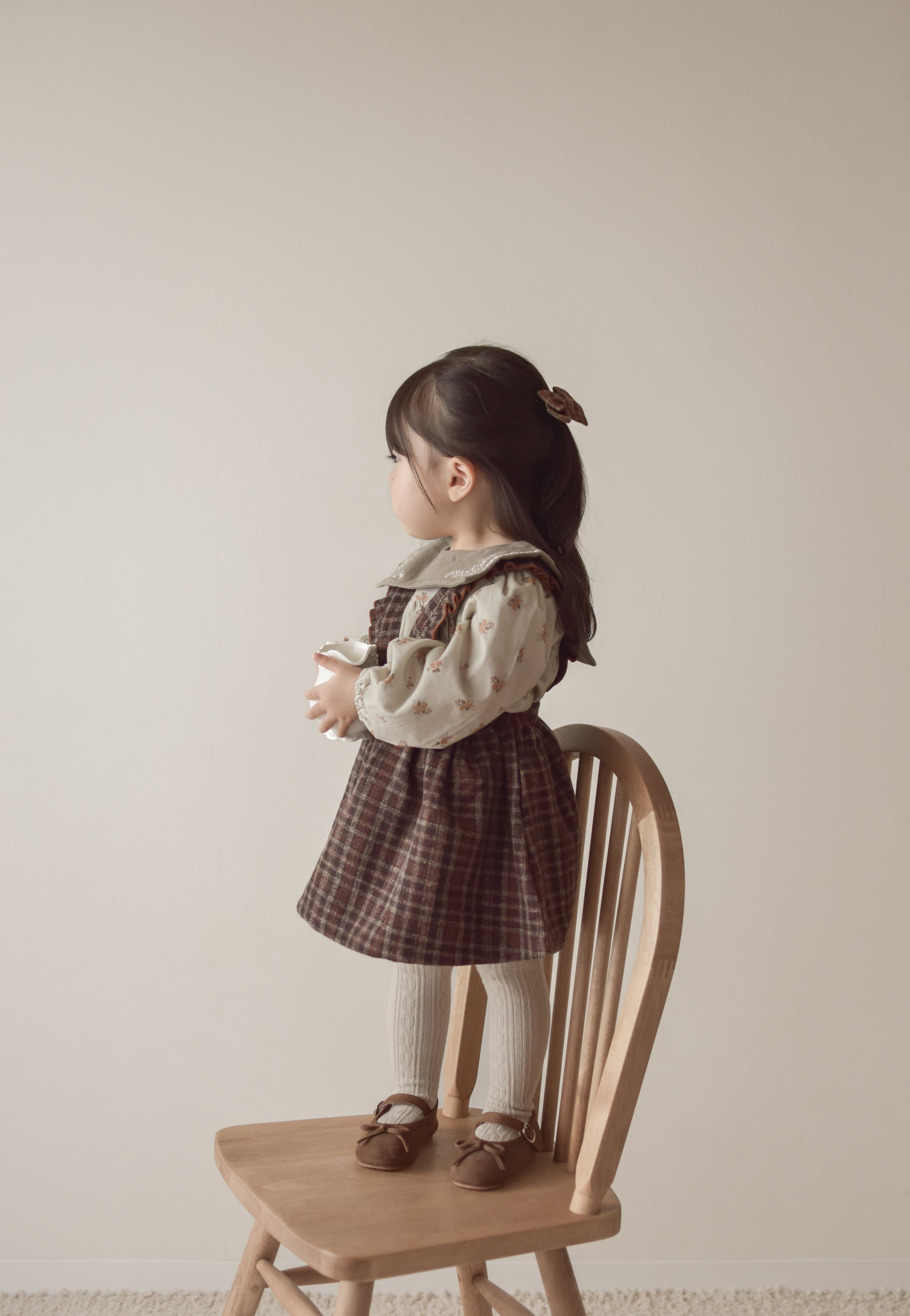 Suede ribbon strap shoes