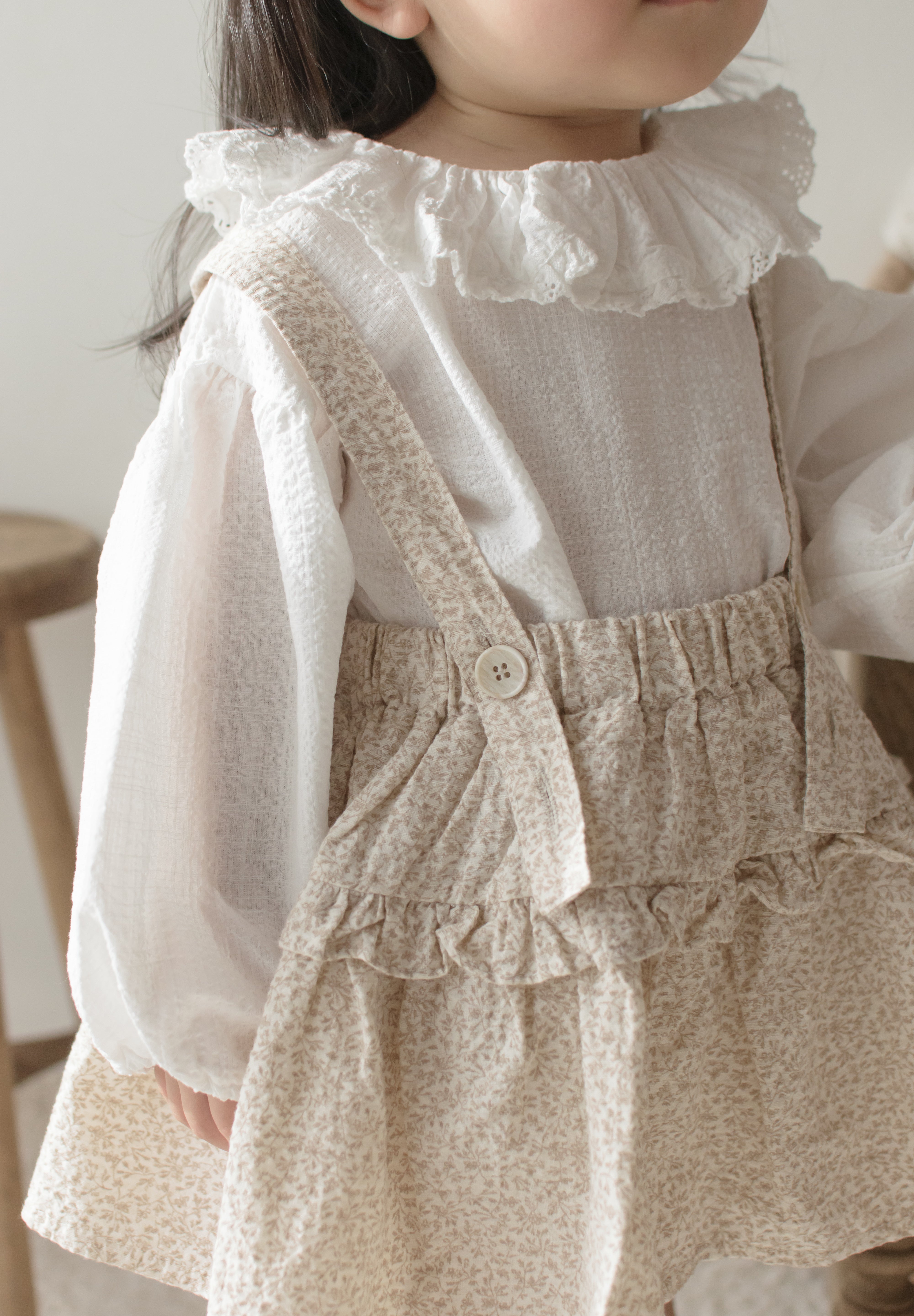 Dobby frill suspender skirt