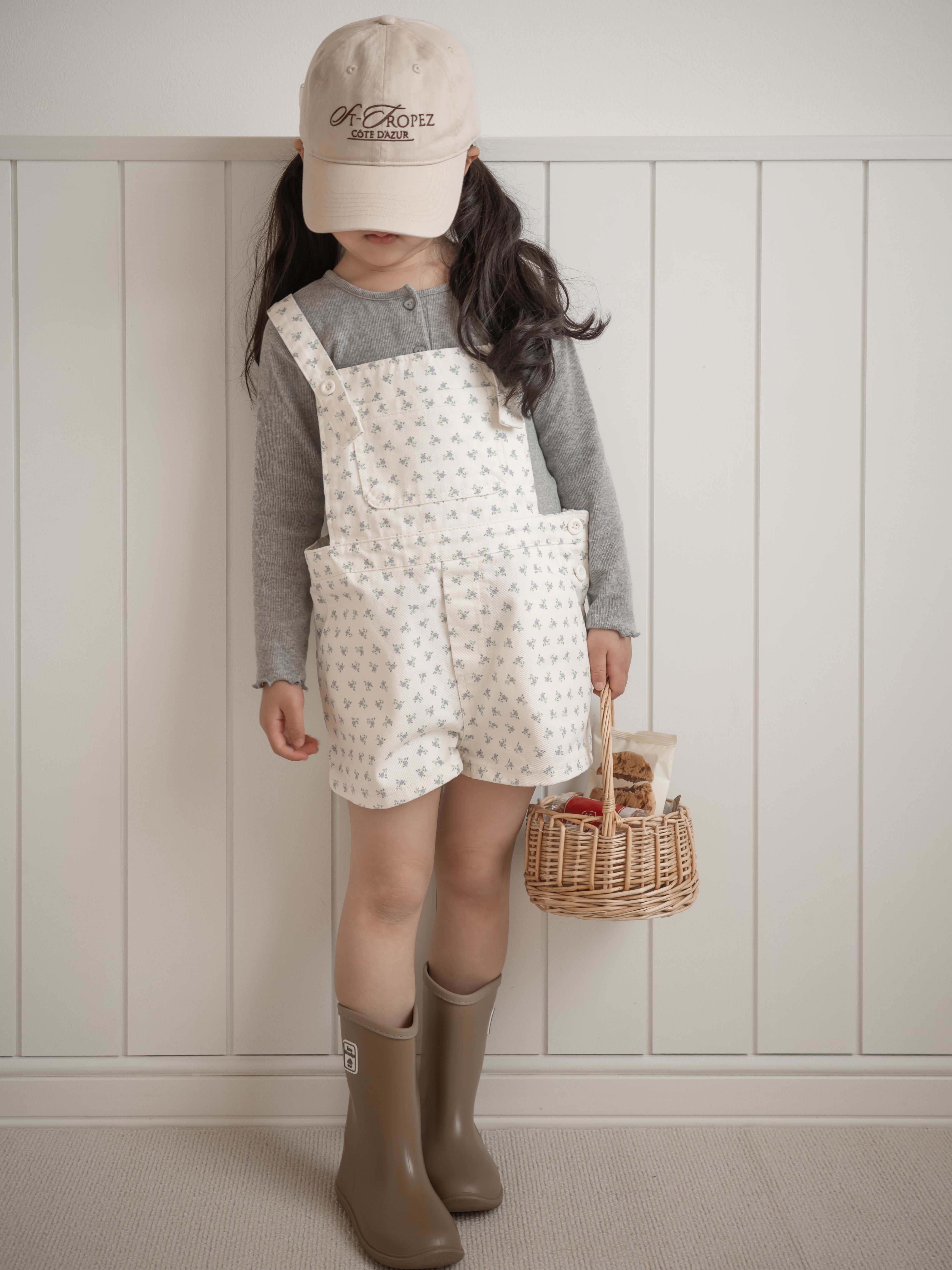 Heart button cross tee