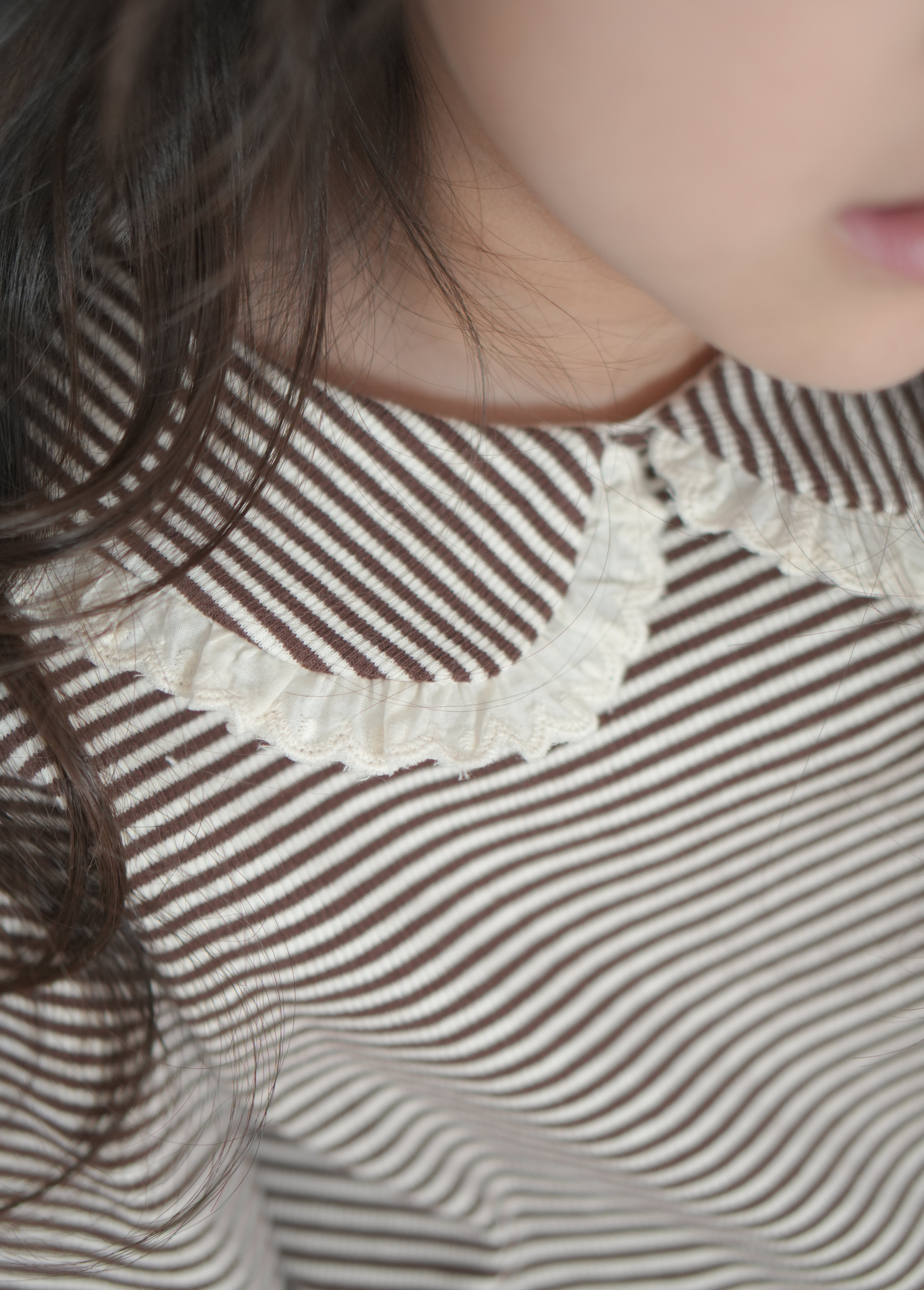 Stripe lace collar tops