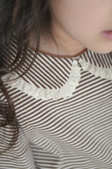 Stripe lace collar tops