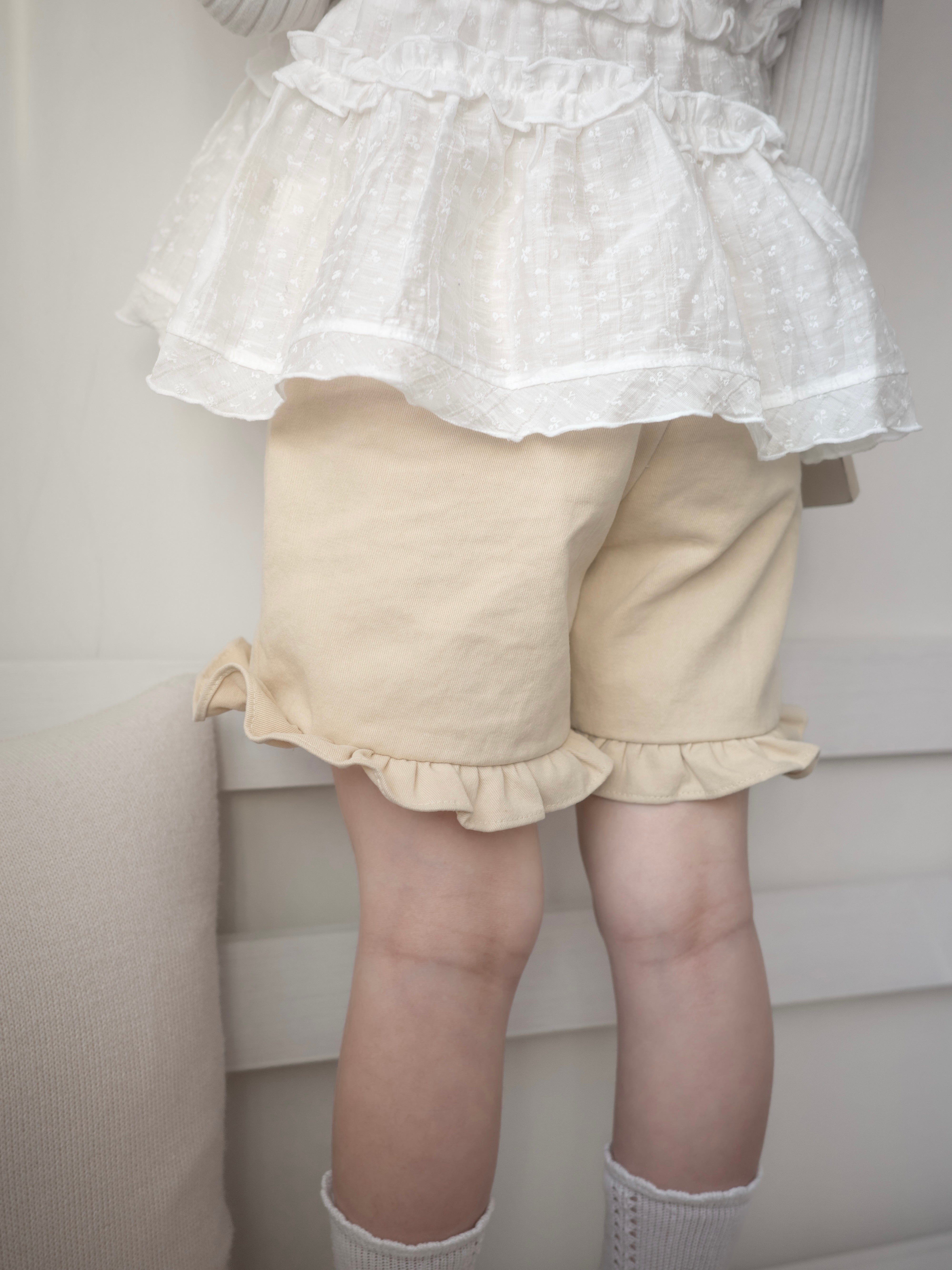 Frill short pants