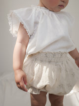 Prim sleeveless blouse