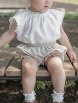 Prim sleeveless blouse