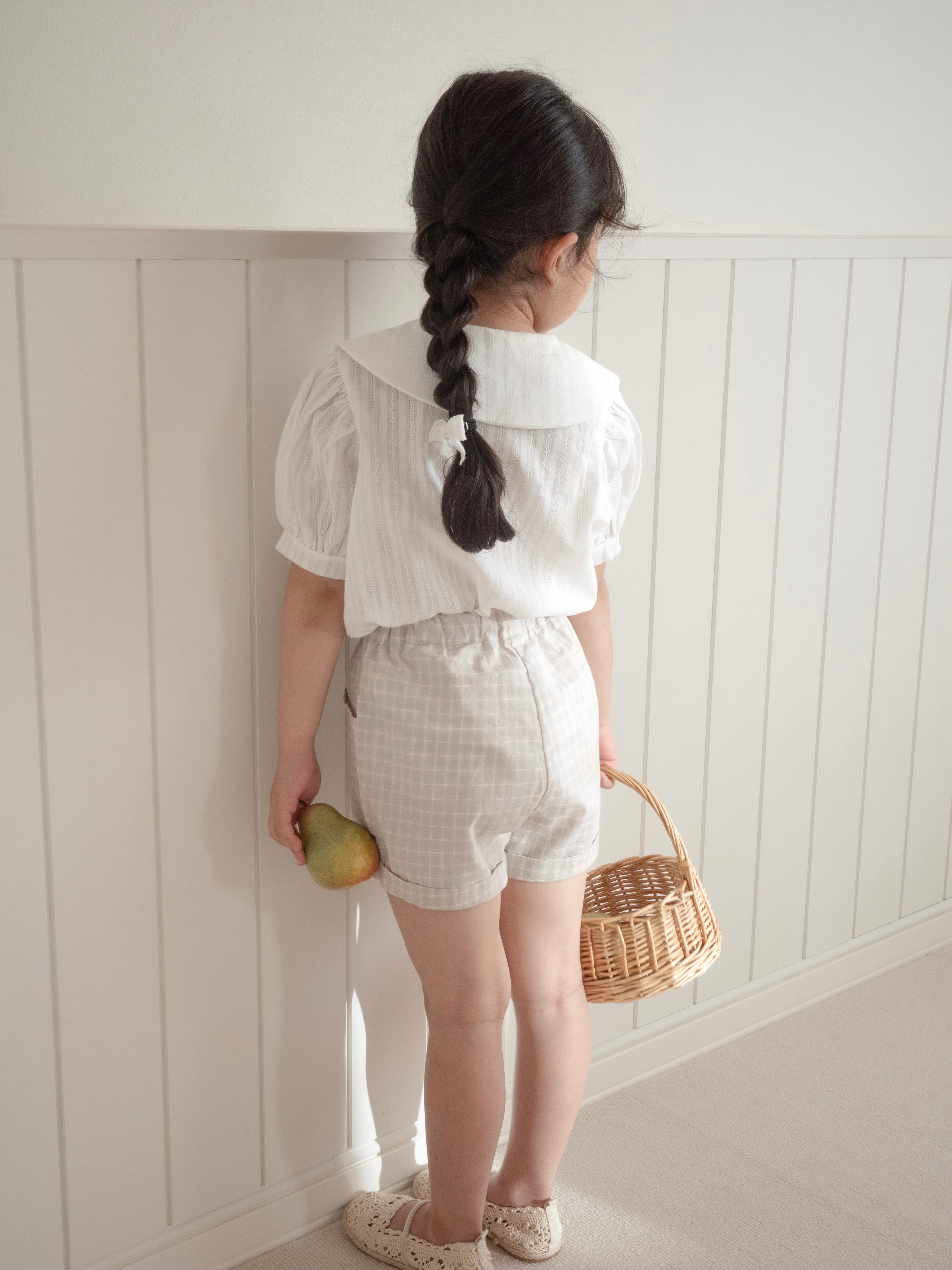 Seashell collar blouse