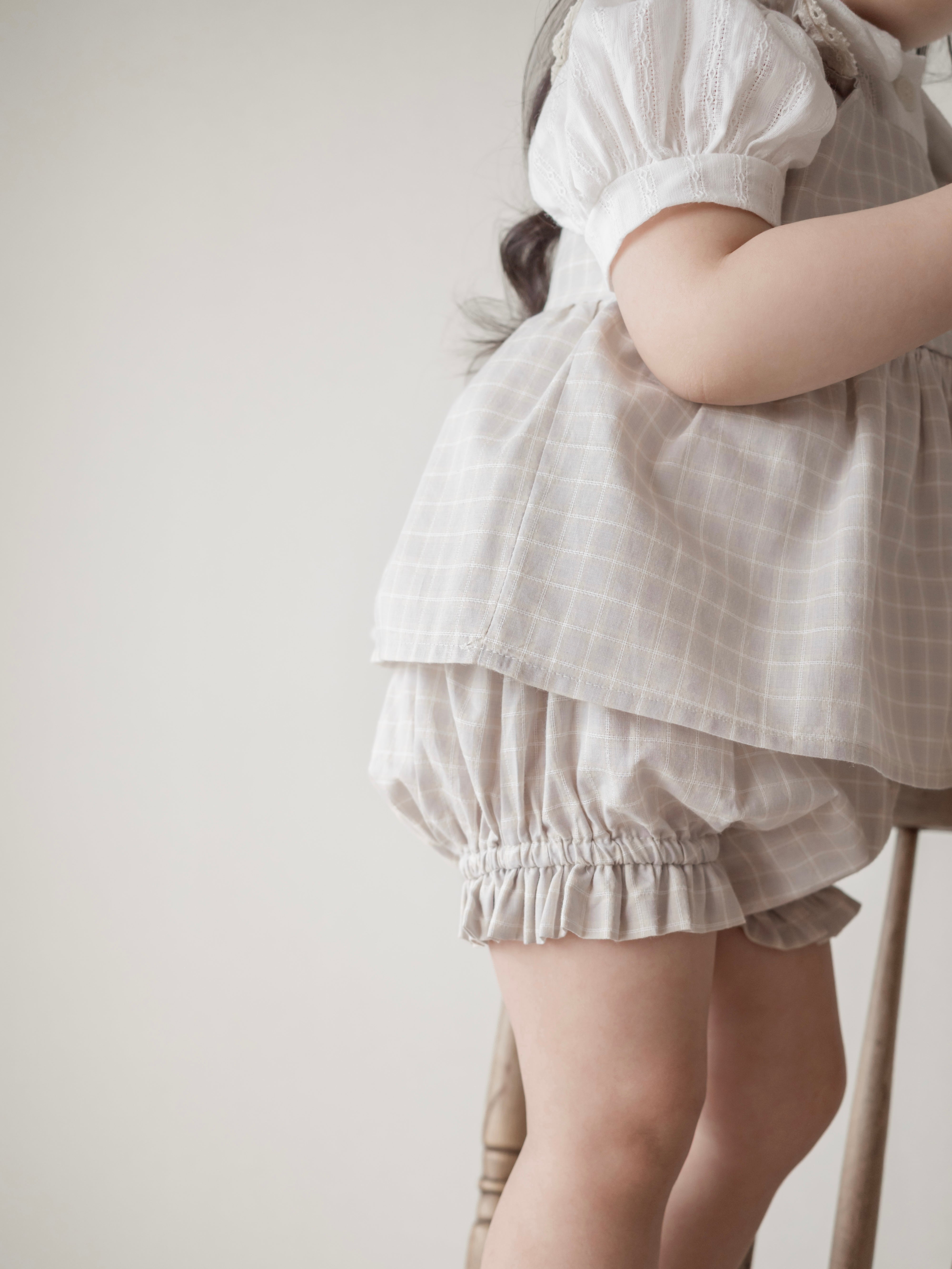 Seashell frill blouse