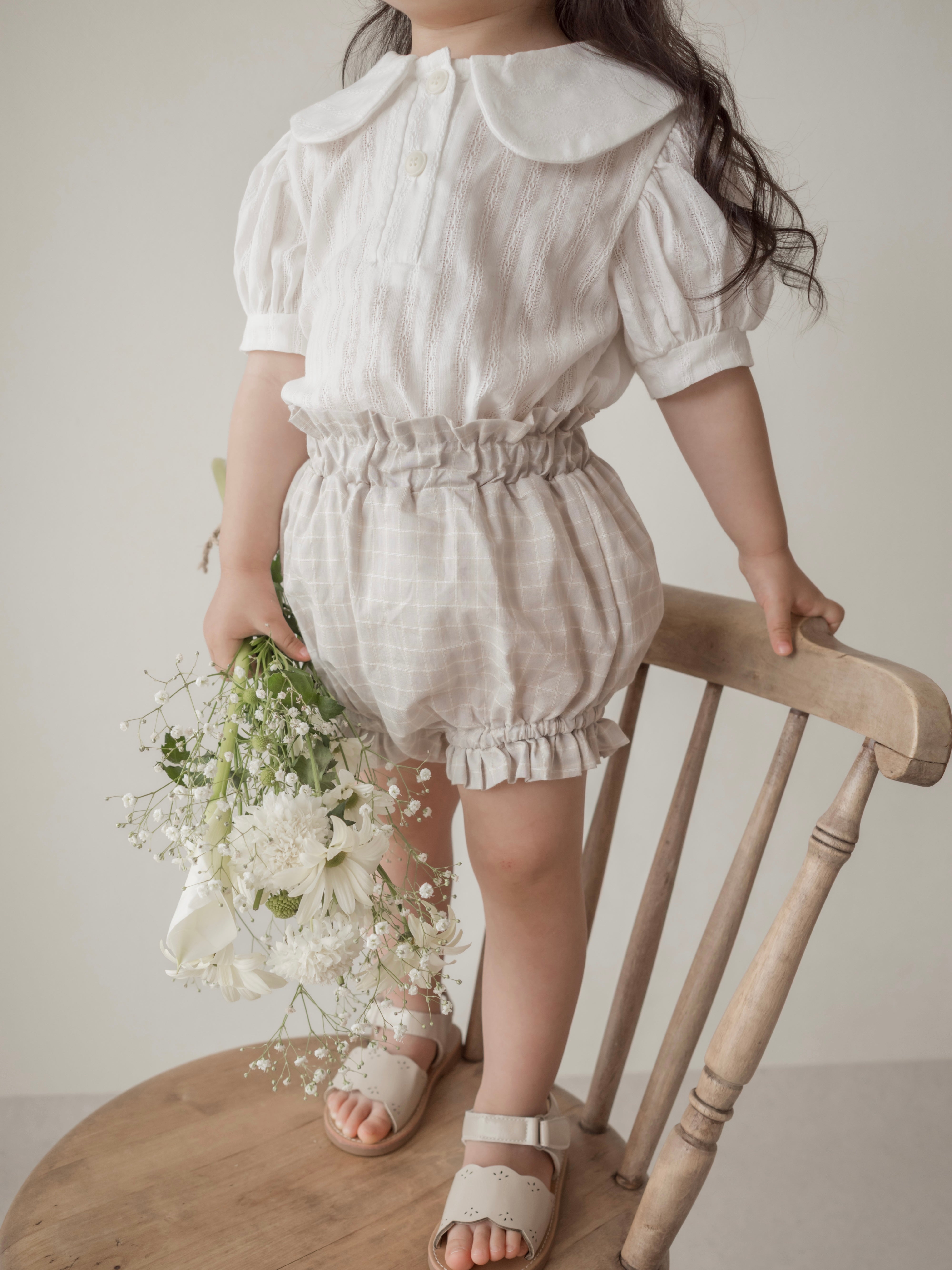 Seashell collar blouse