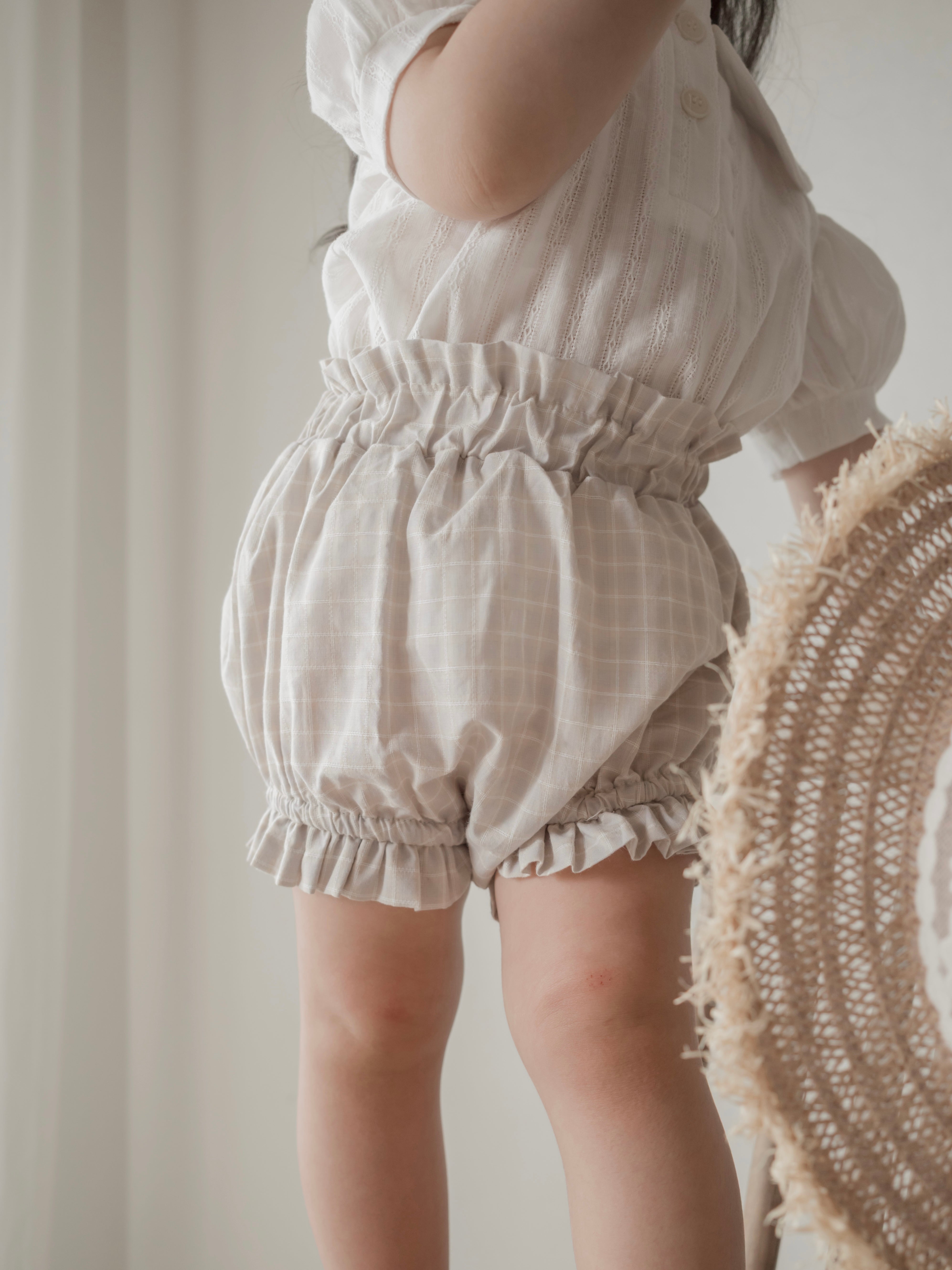 Seashell collar blouse