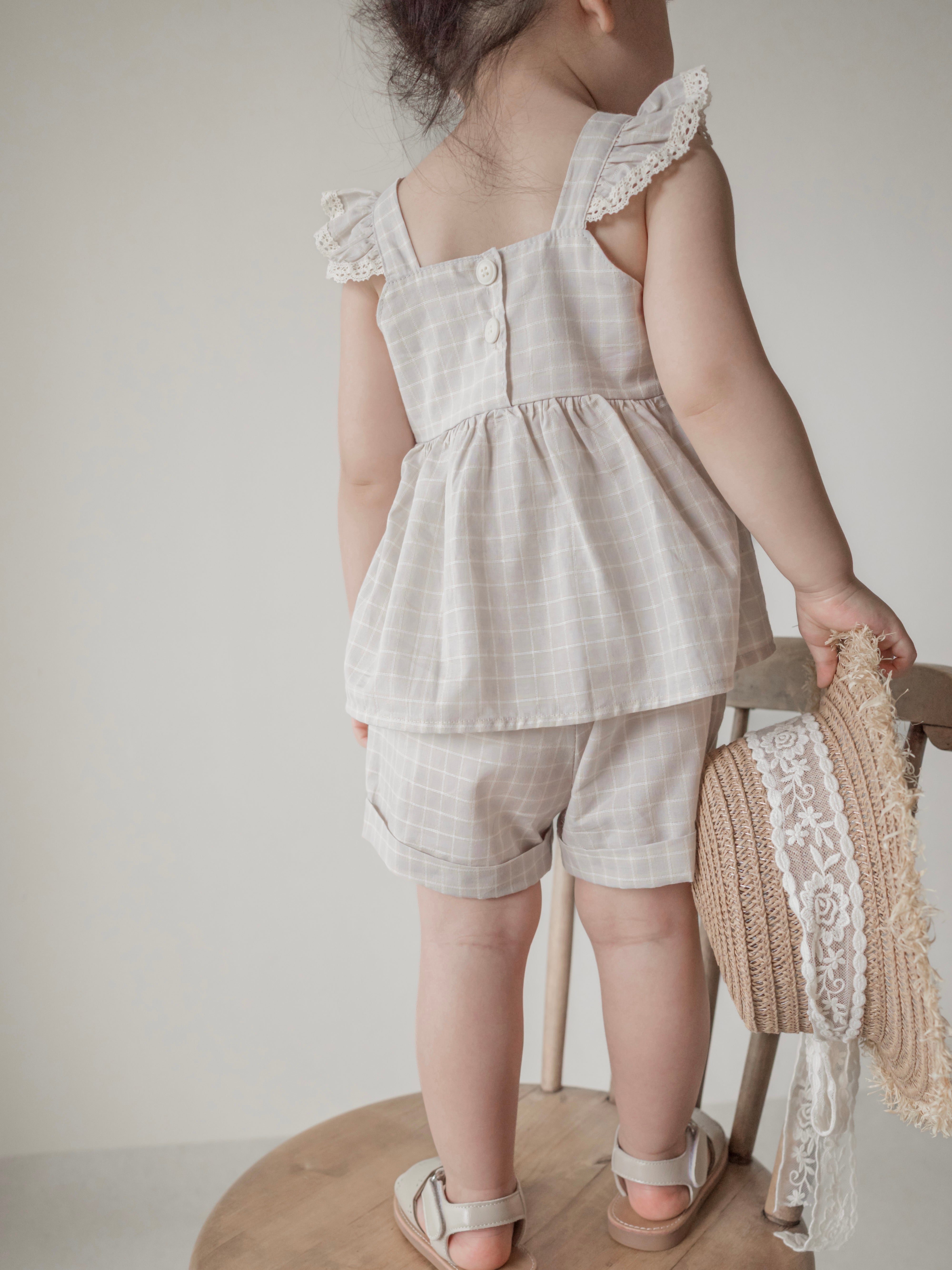 Seashell frill blouse