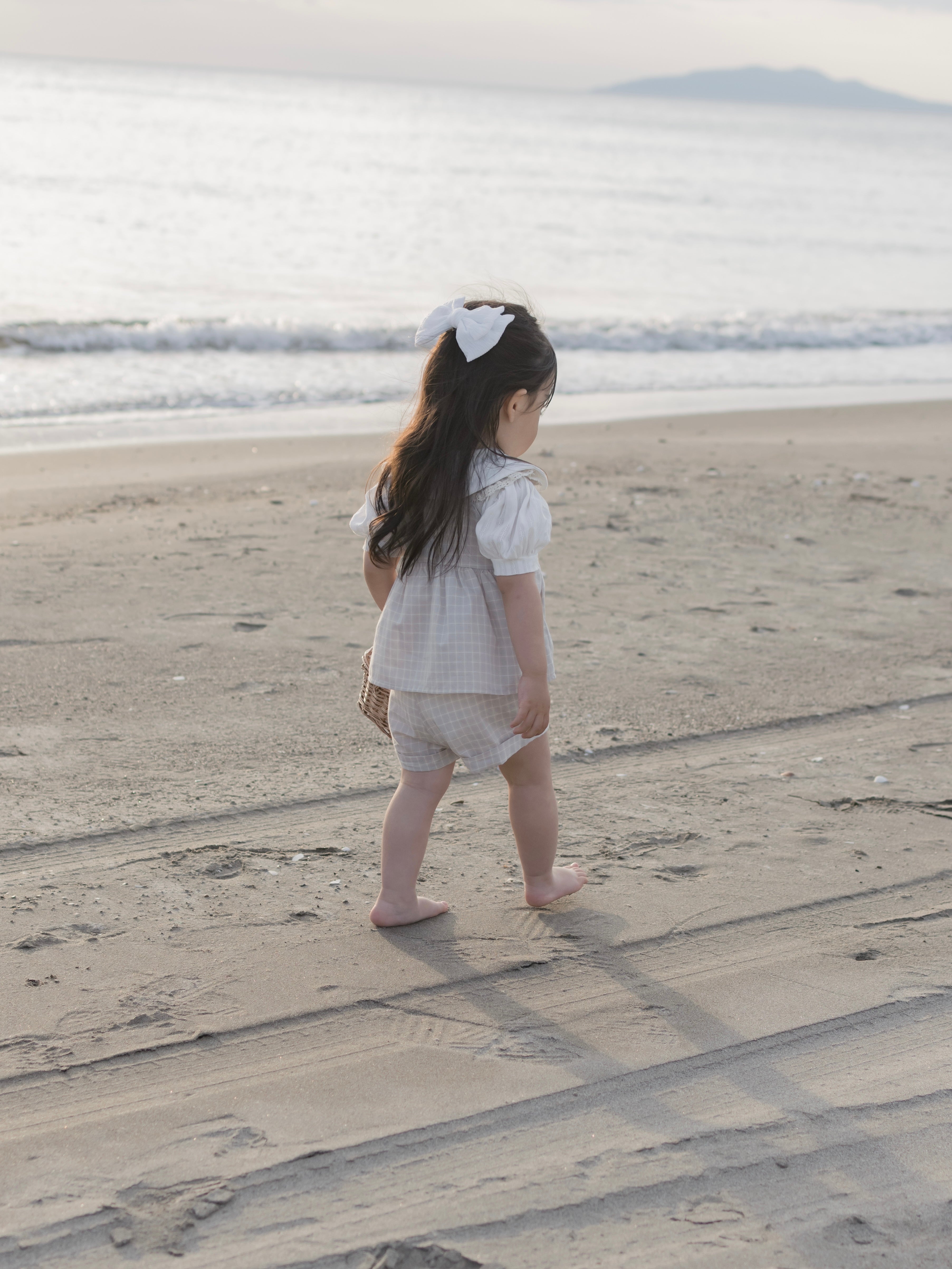 Seashell collar blouse