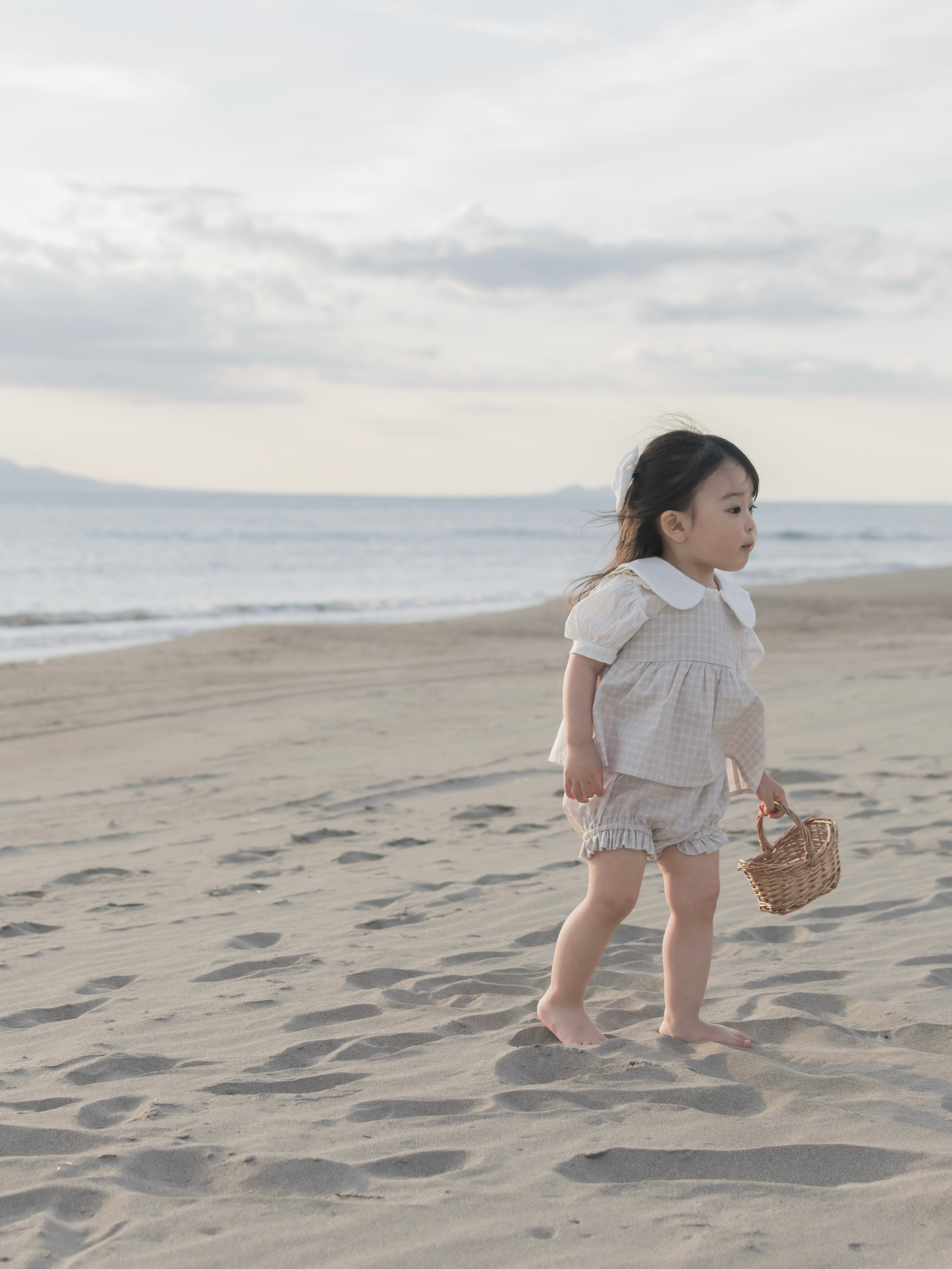 Seashell frill blouse