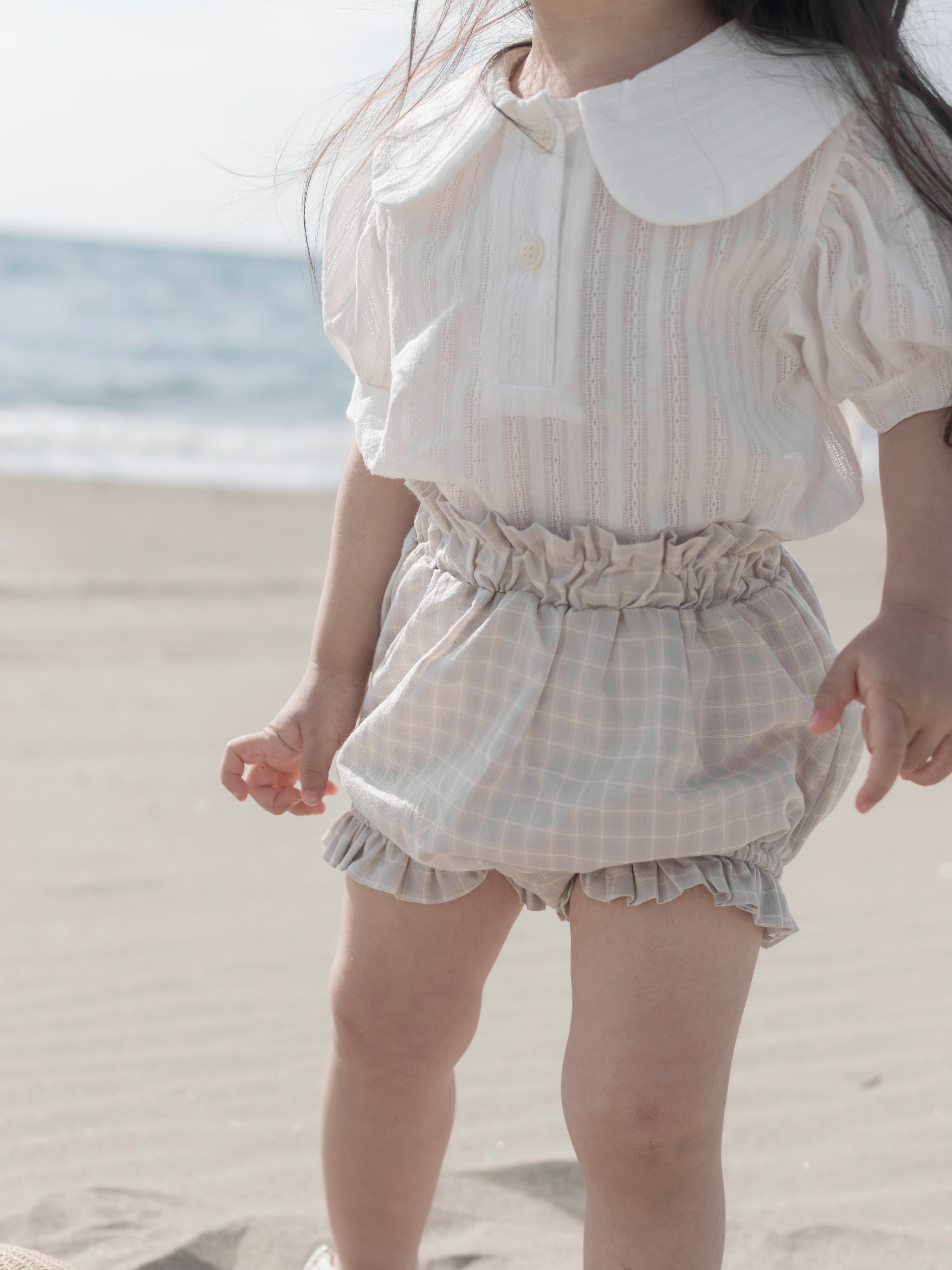 Seashell collar blouse