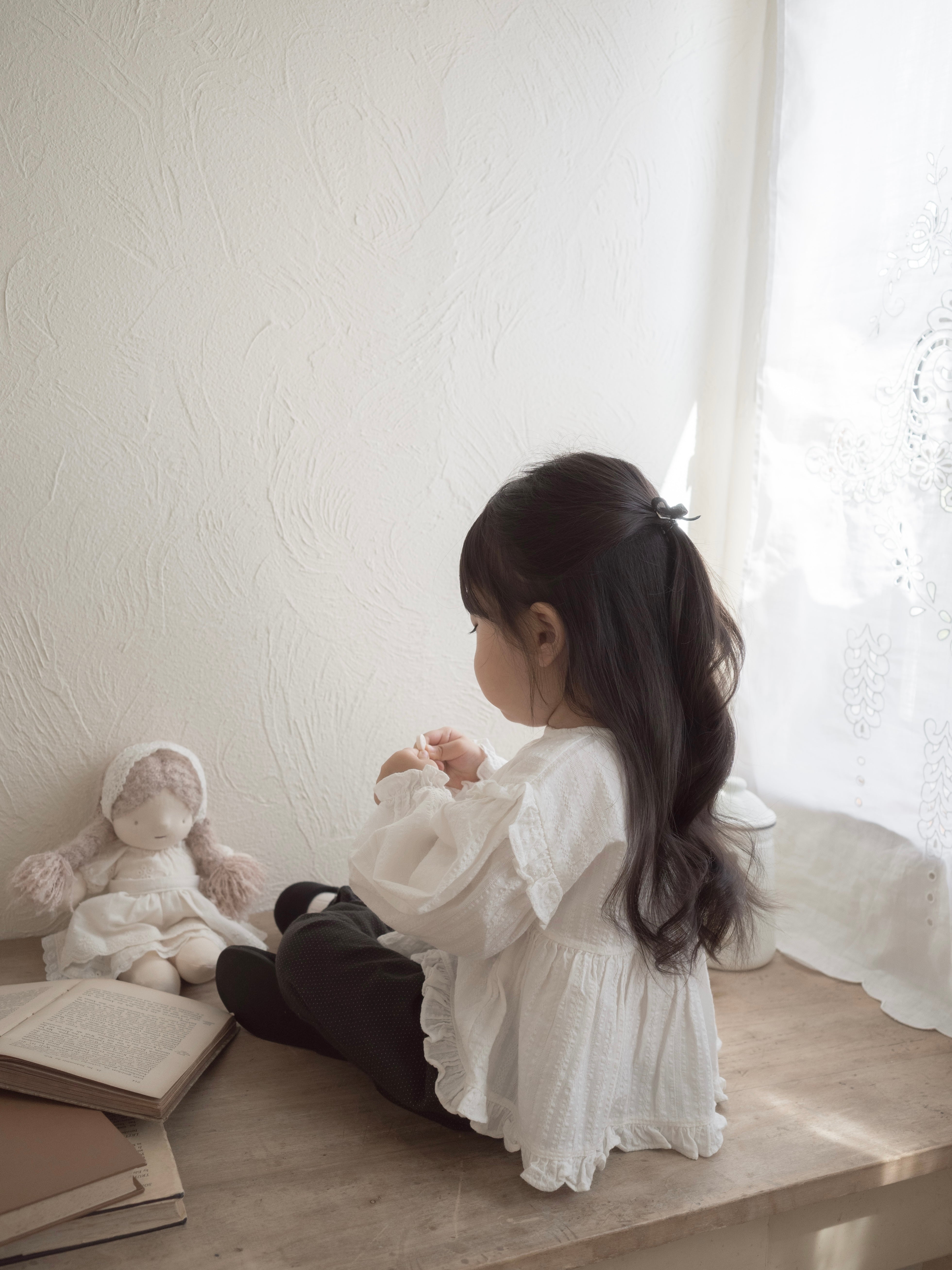 Shoulder frill blouse