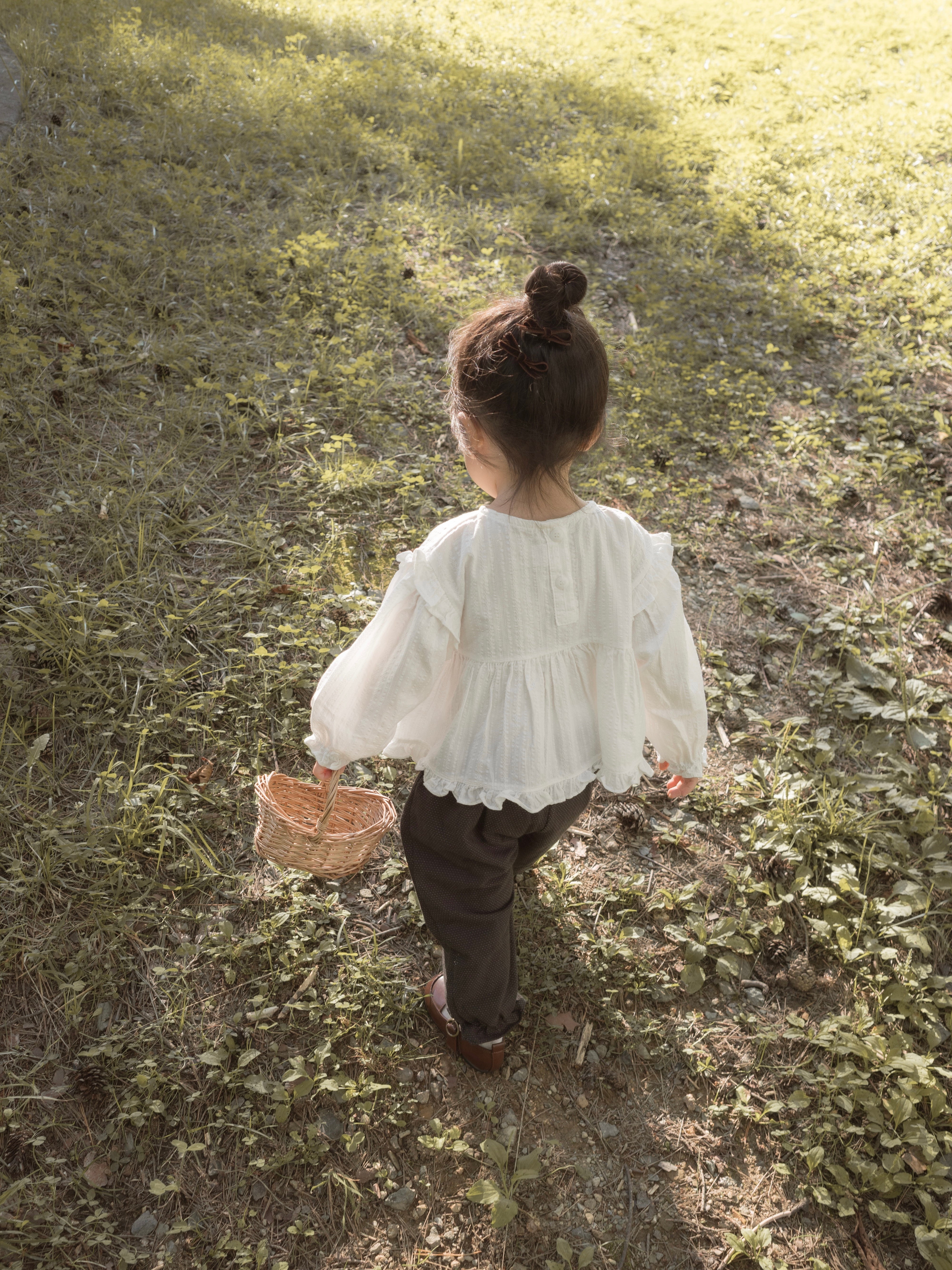 Shoulder frill blouse