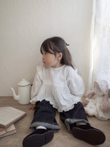 Shoulder frill blouse