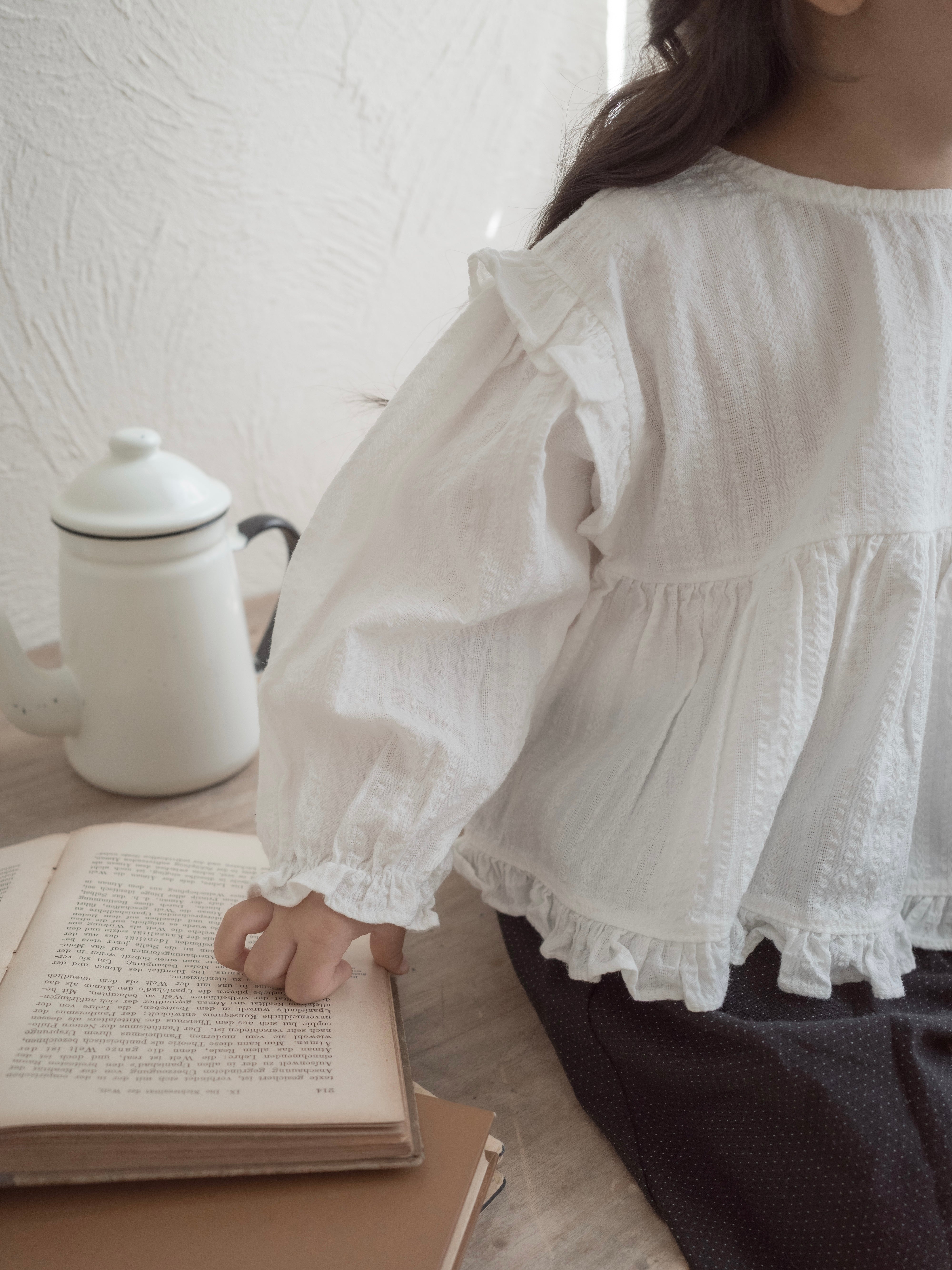 Shoulder frill blouse