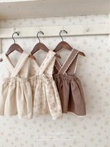 Spring lace suspender skirt