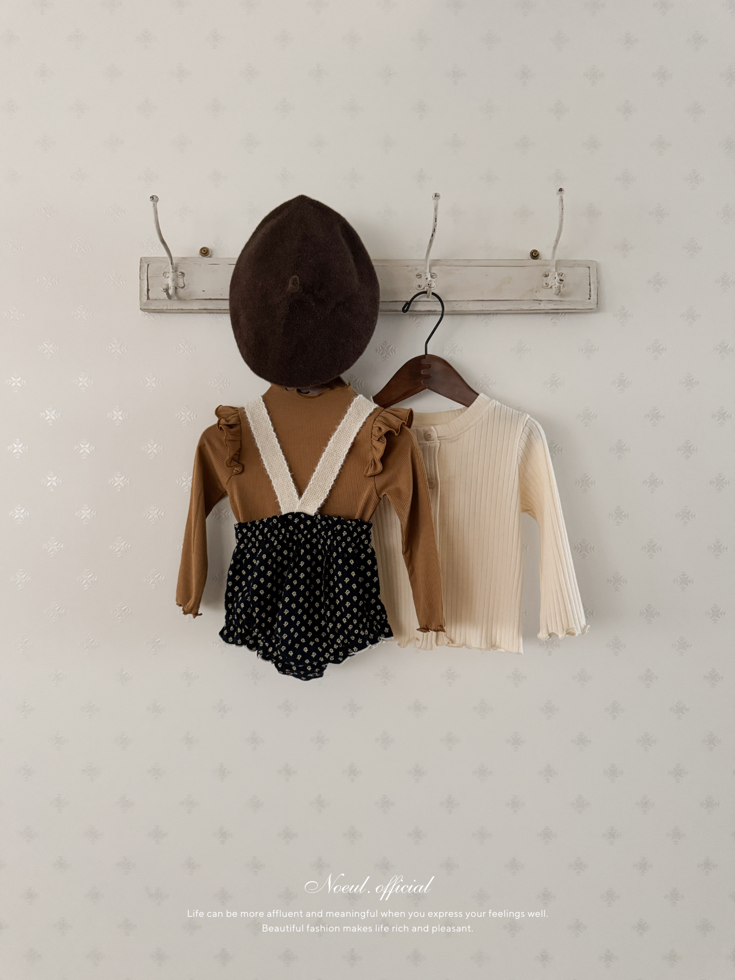 Lip suspender bloomer