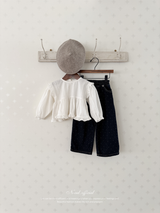 Shoulder frill blouse