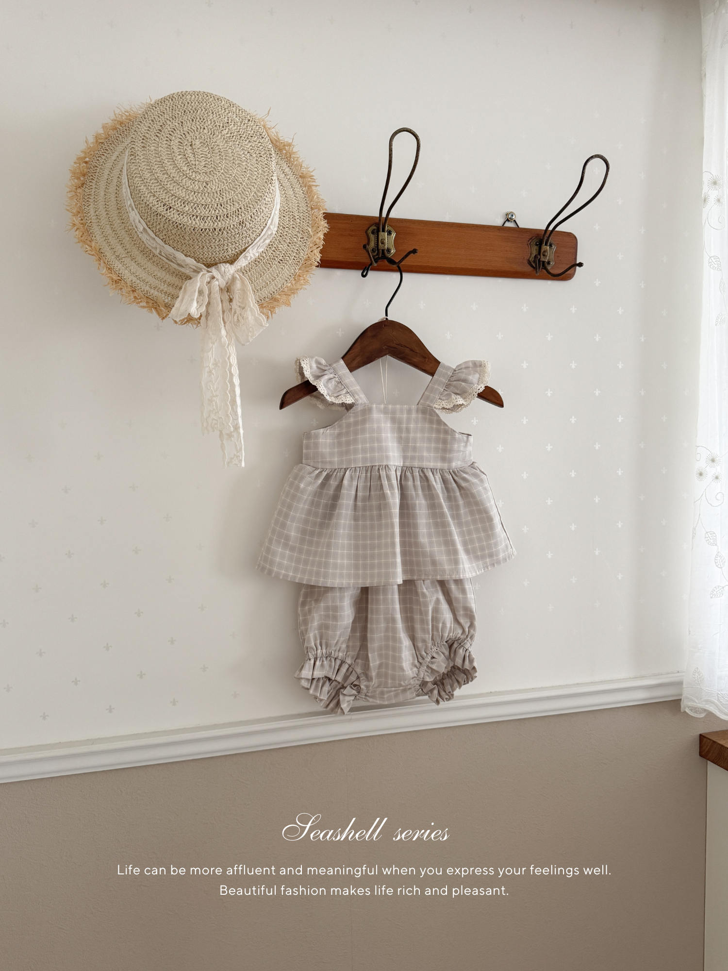 Seashell frill blouse